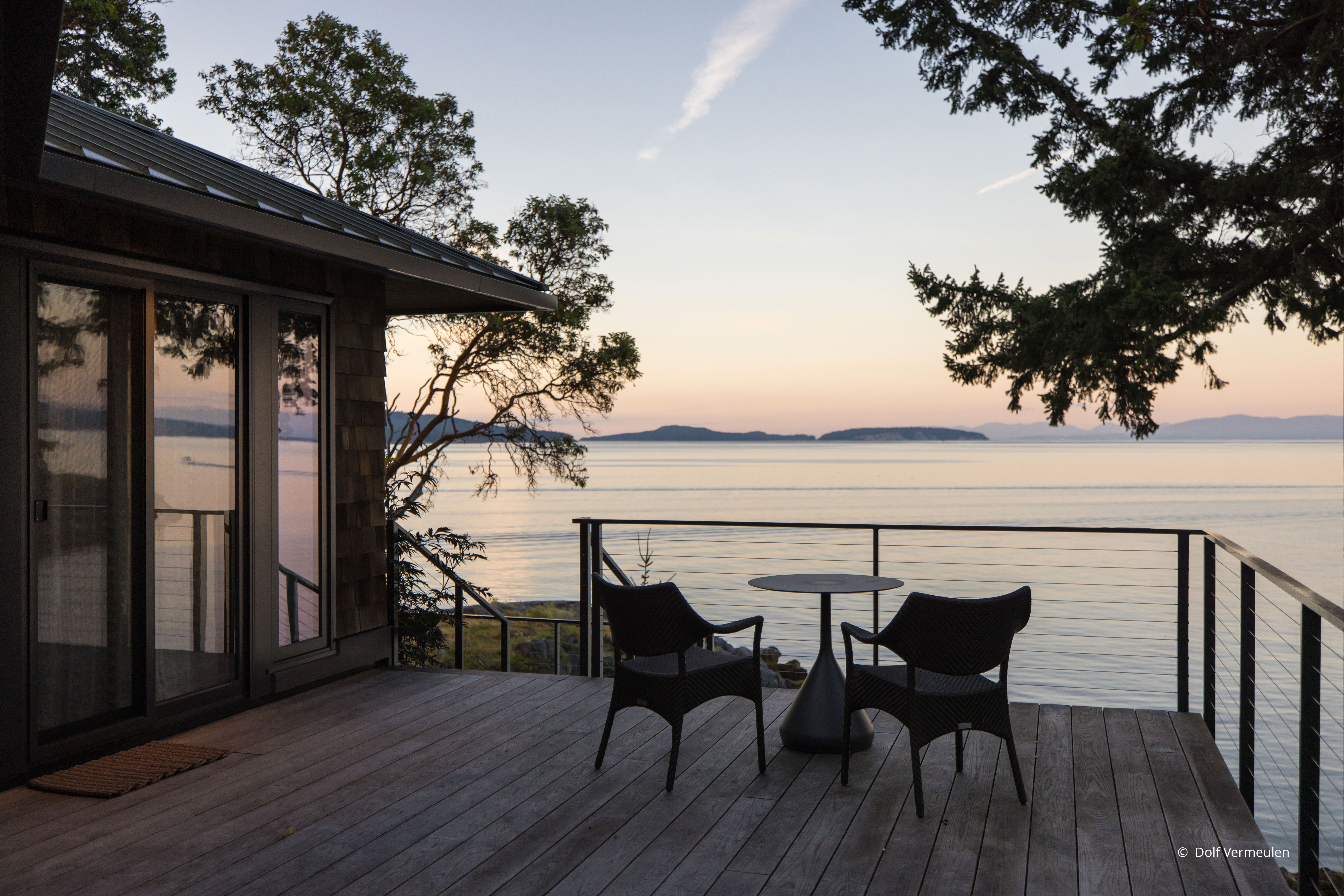 AO313 - Exterior of contemporary home with Ultra Series windows and doors