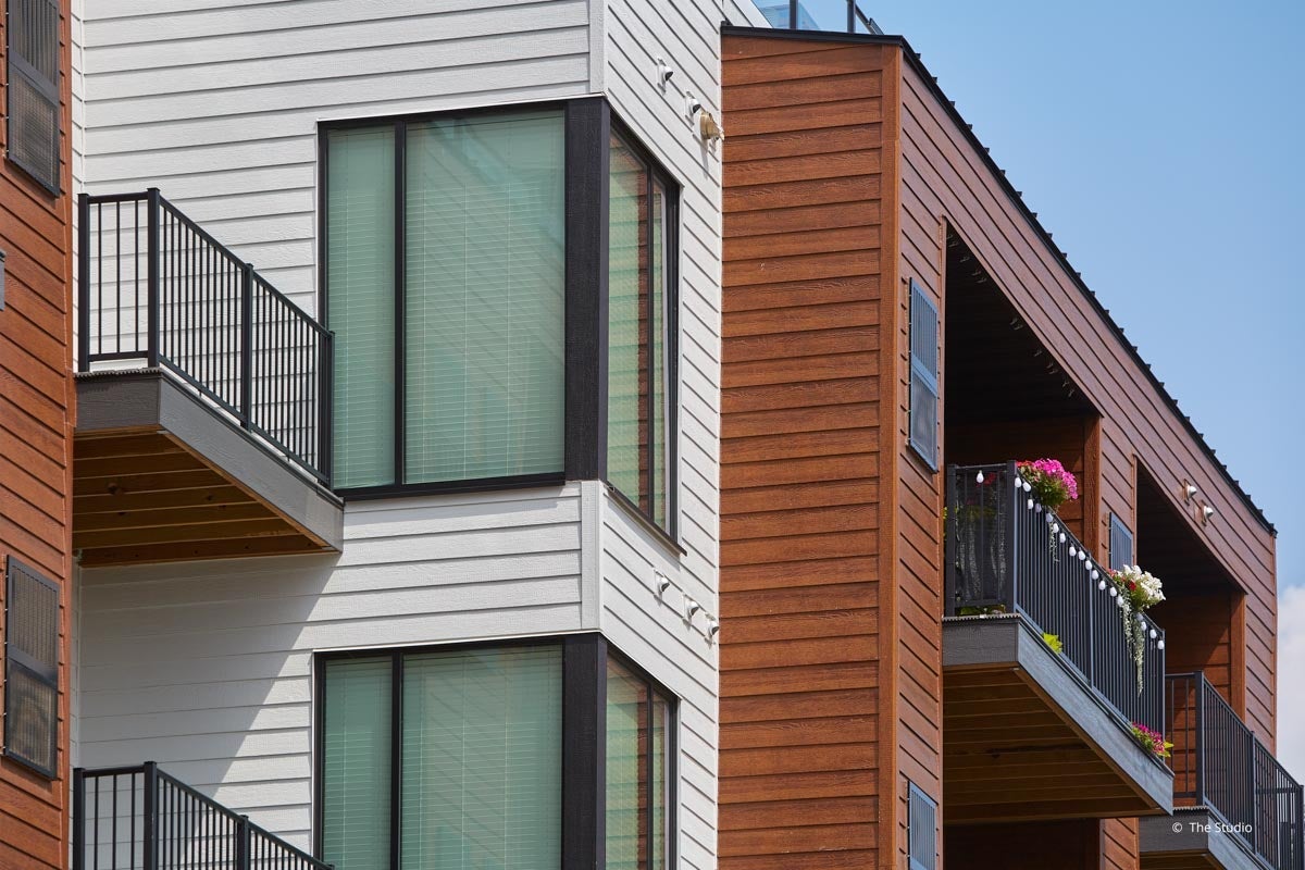 AO927 - Exterior of commercial building with VistaLuxe AL windows