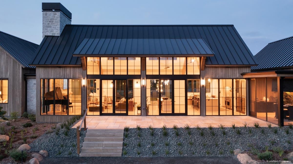 AN315 - back of contemporary home with VistaLuxe Collection windows and doors
