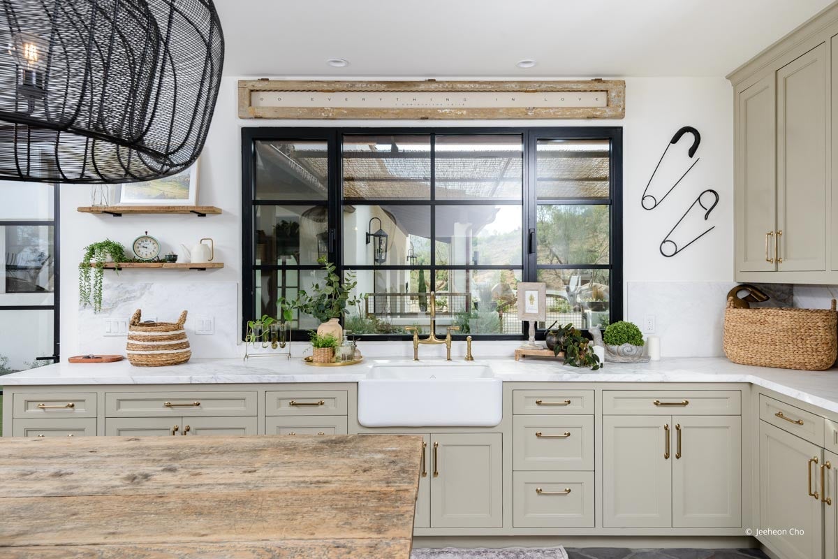AP246 - Interior of home with VistaLuxe AL LINE windows