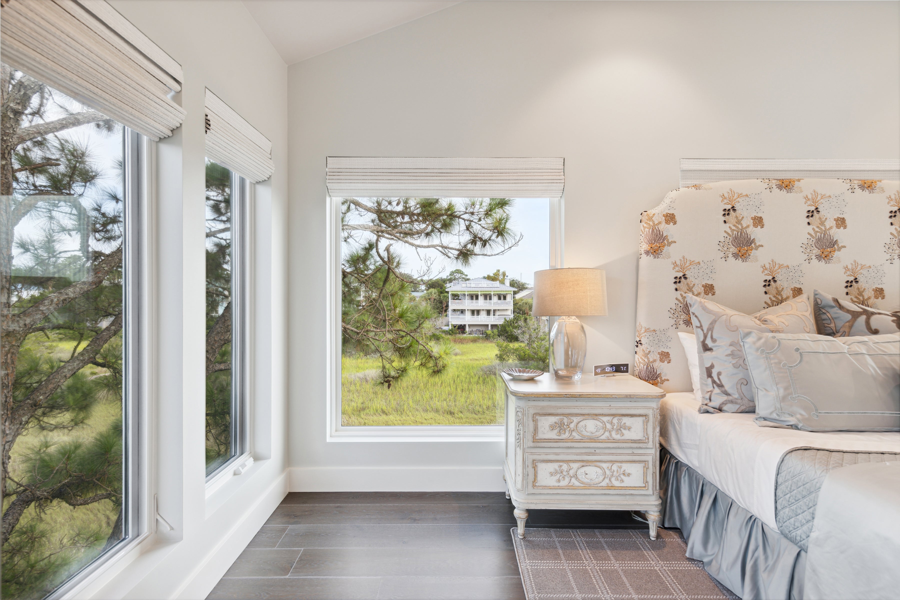 AN561 – Interior of waterfront home with Ultra windows and doors