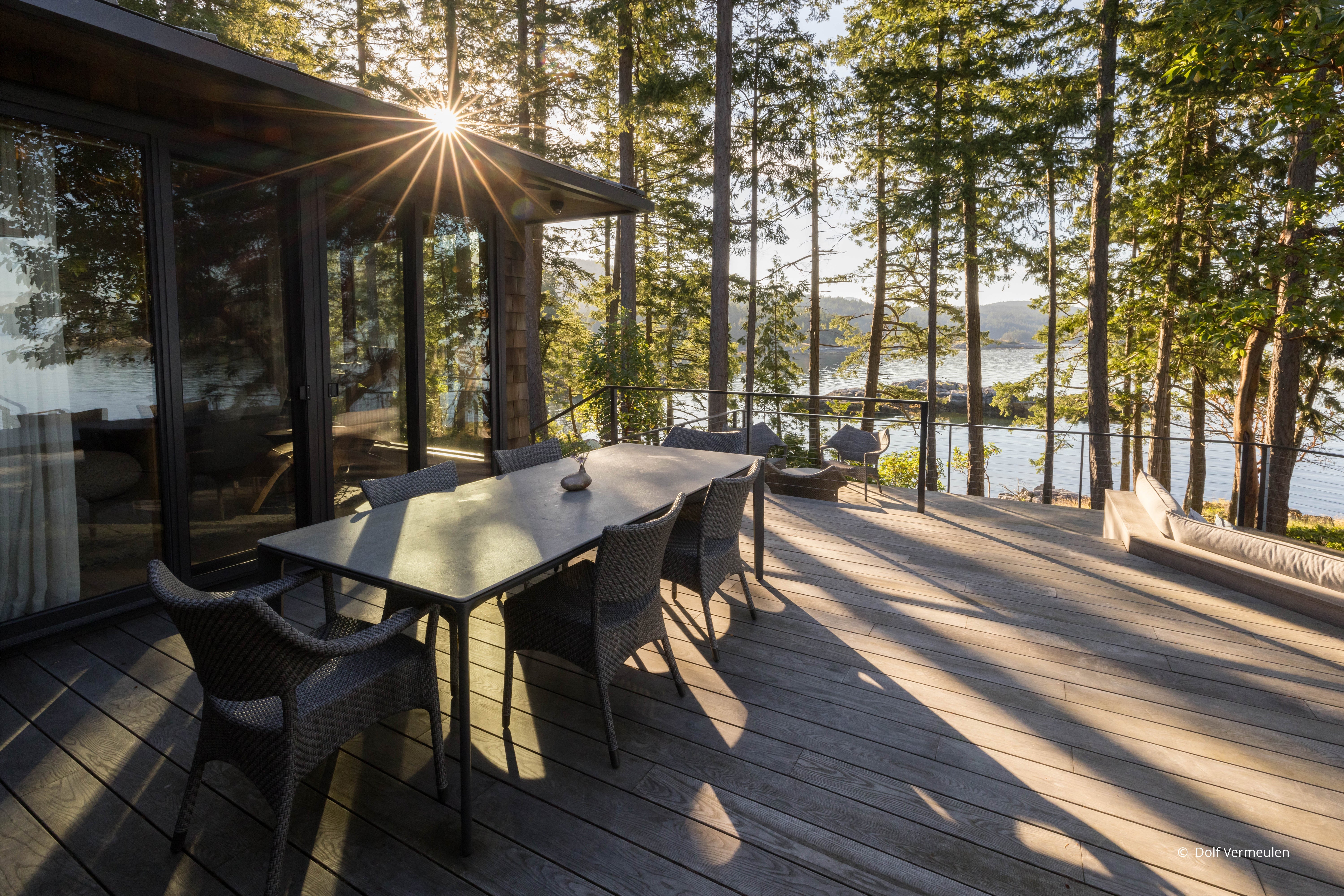 AO306 - Exterior of contemporary home with Ultra Series windows and doors