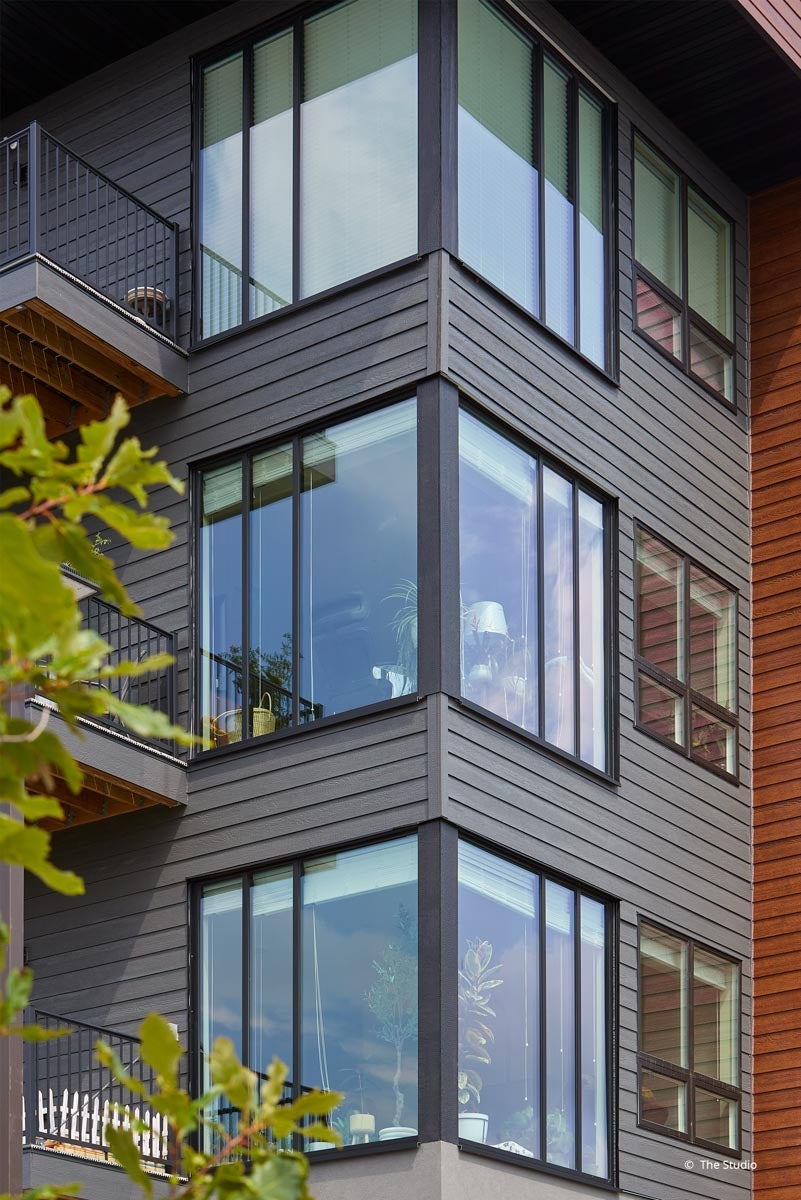 AO927 - Exterior of commercial building with VistaLuxe AL windows
