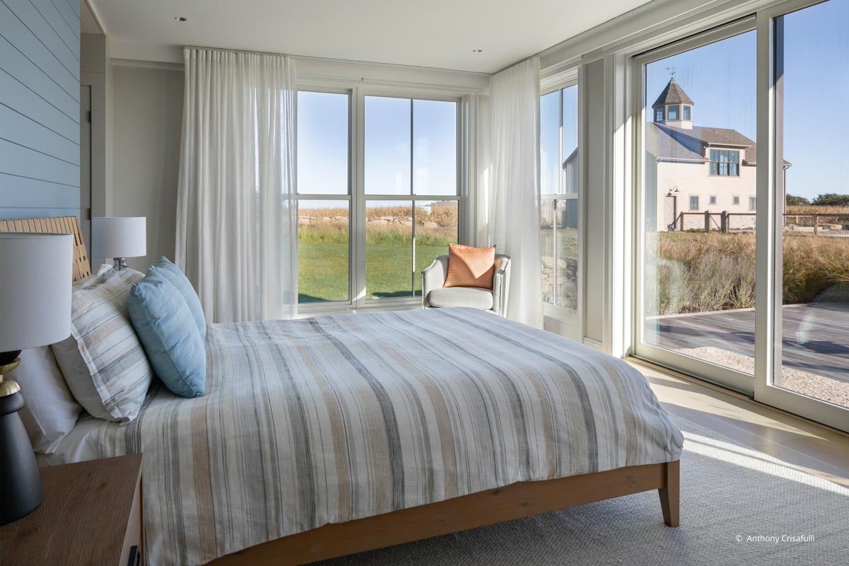 AQ409 - Interior of home with Ultra Series and VistaLuxe WD LINE windows and doors