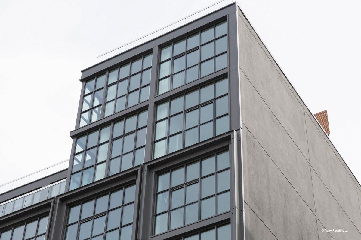XX121 - Exterior of commercial building with Reynaers window systems