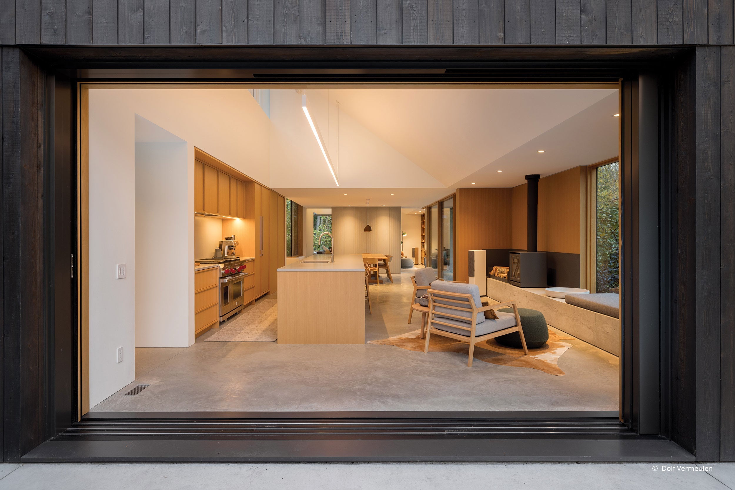 AO218 - Backyard of contemporary home with VistaLuxe windows and doors