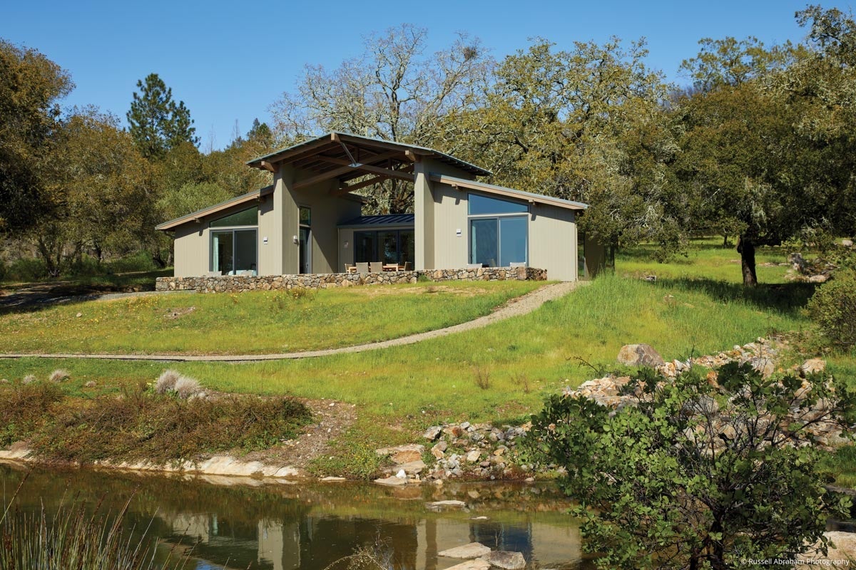 AM207 - rear view of guest house with VistaLuxe WD geometric direct sets over sliding doors