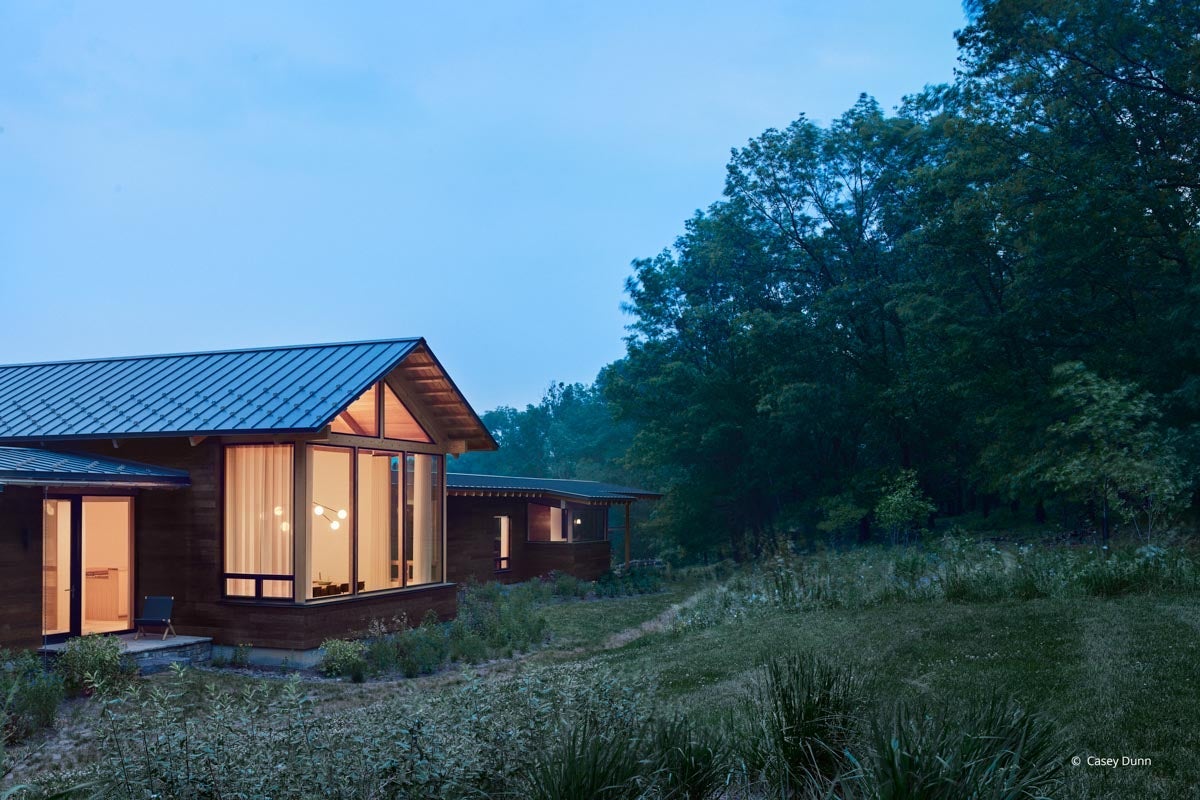AQ106 - Exterior of home with VistaLuxe WD LINE windows and doors