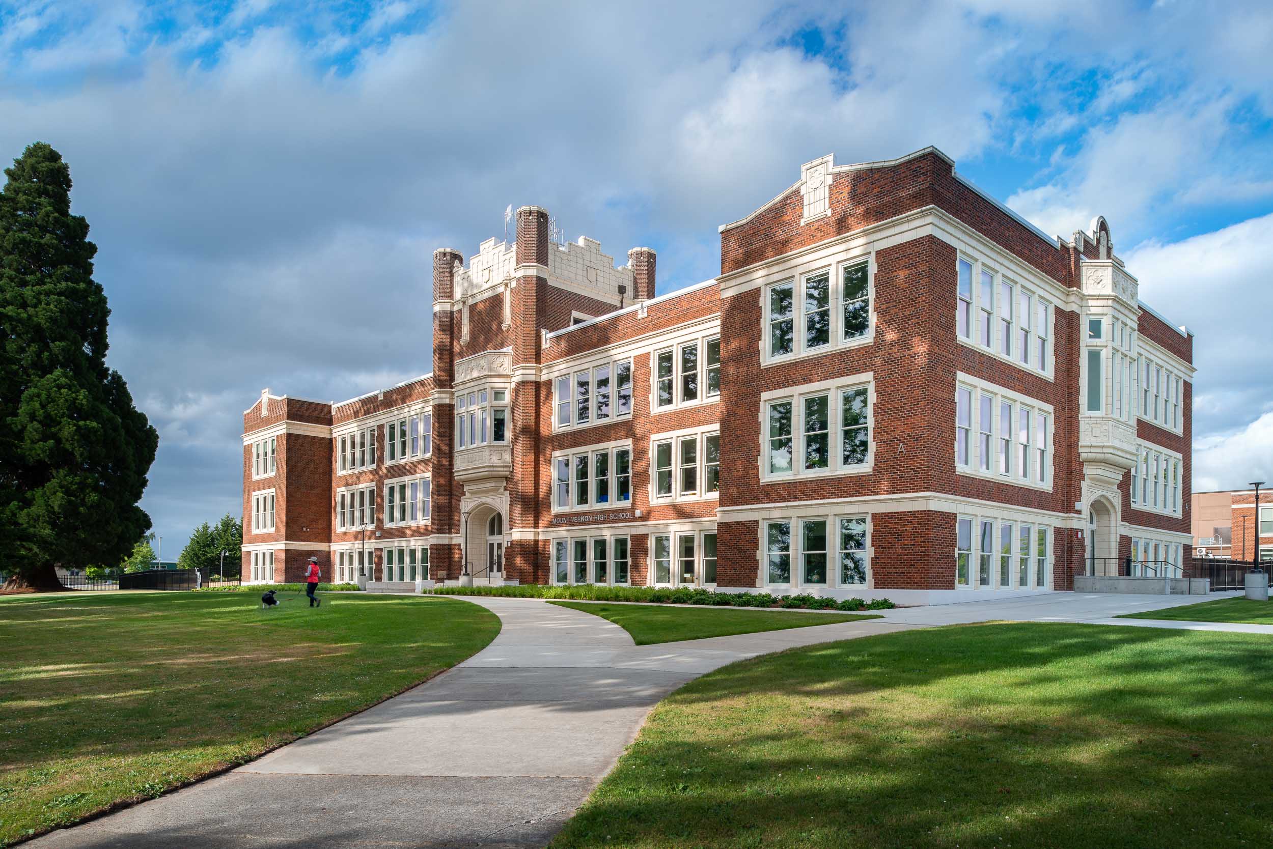 AN900 - Exterior of school with Ultra Series windows