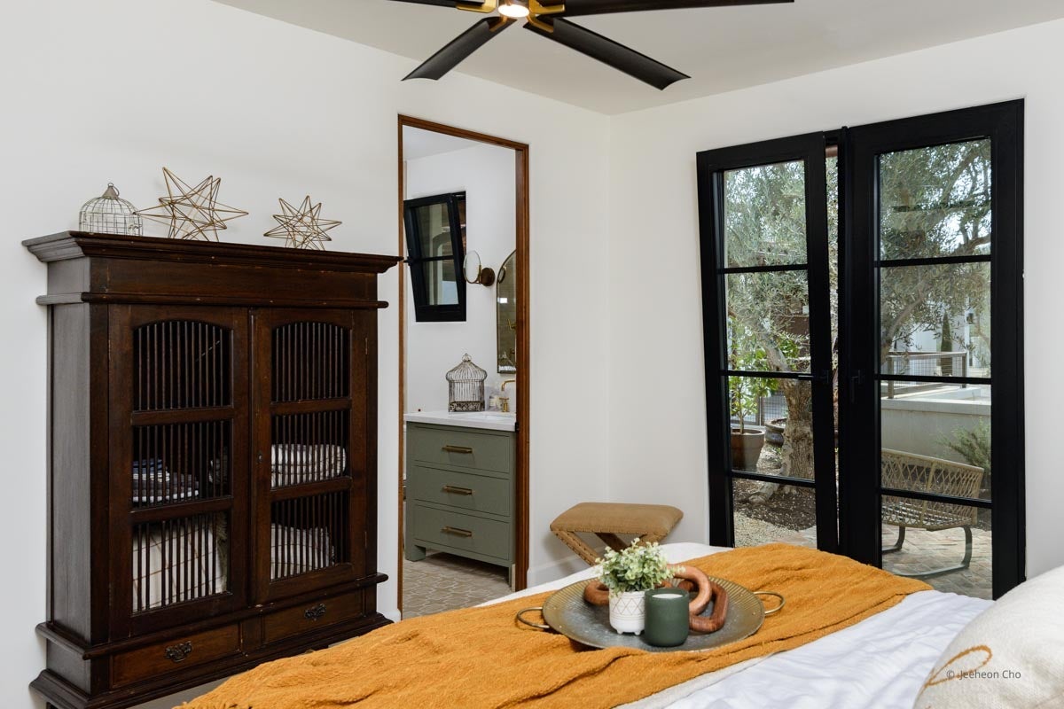 AP268 - Interior of home with VistaLuxe AL LINE windows and doors