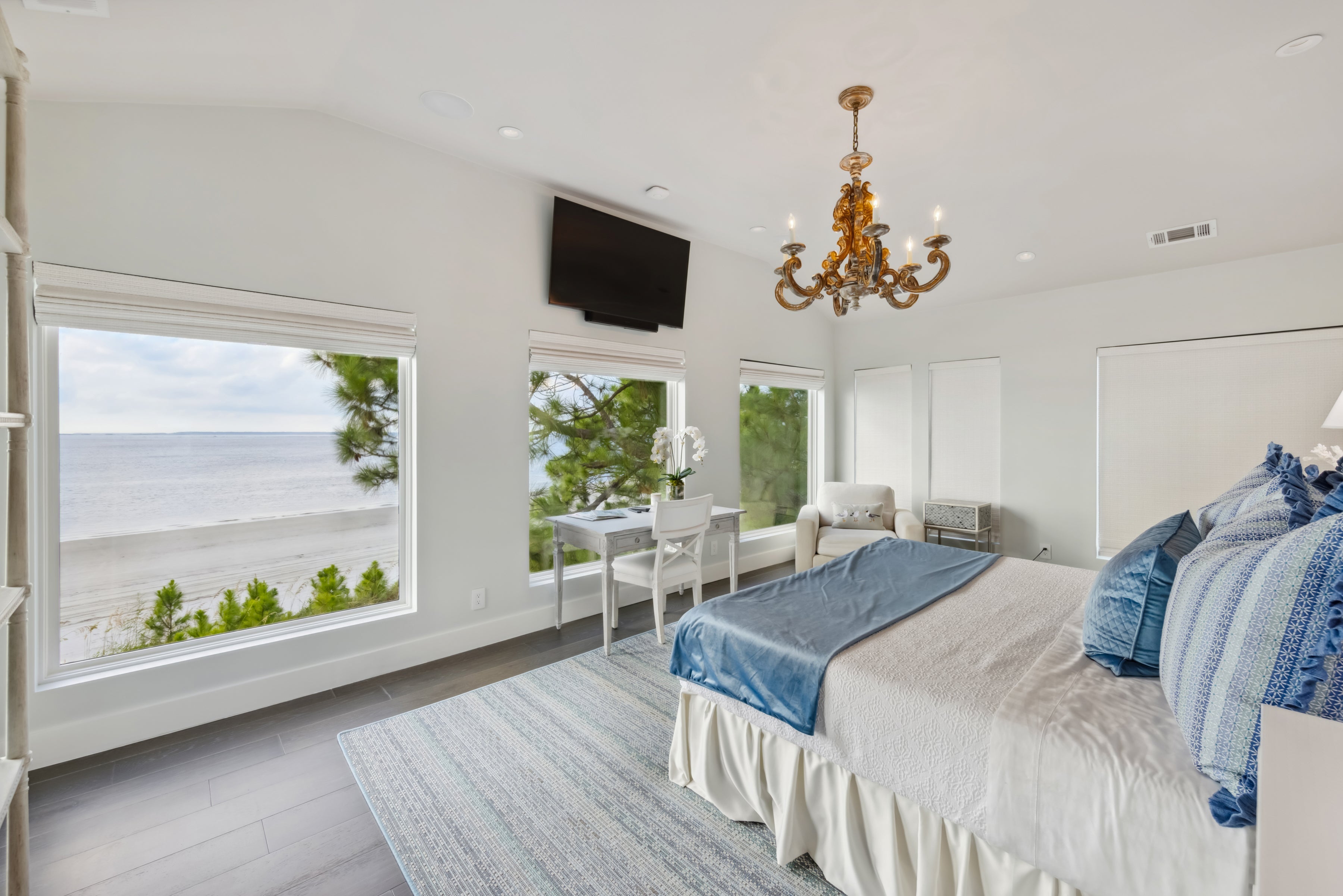 AN555 – Interior of waterfront home with Ultra windows and doors