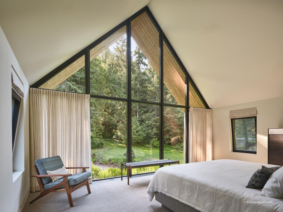 AR713 - Interior of home with VistaLuxe AL LINE windows and doors