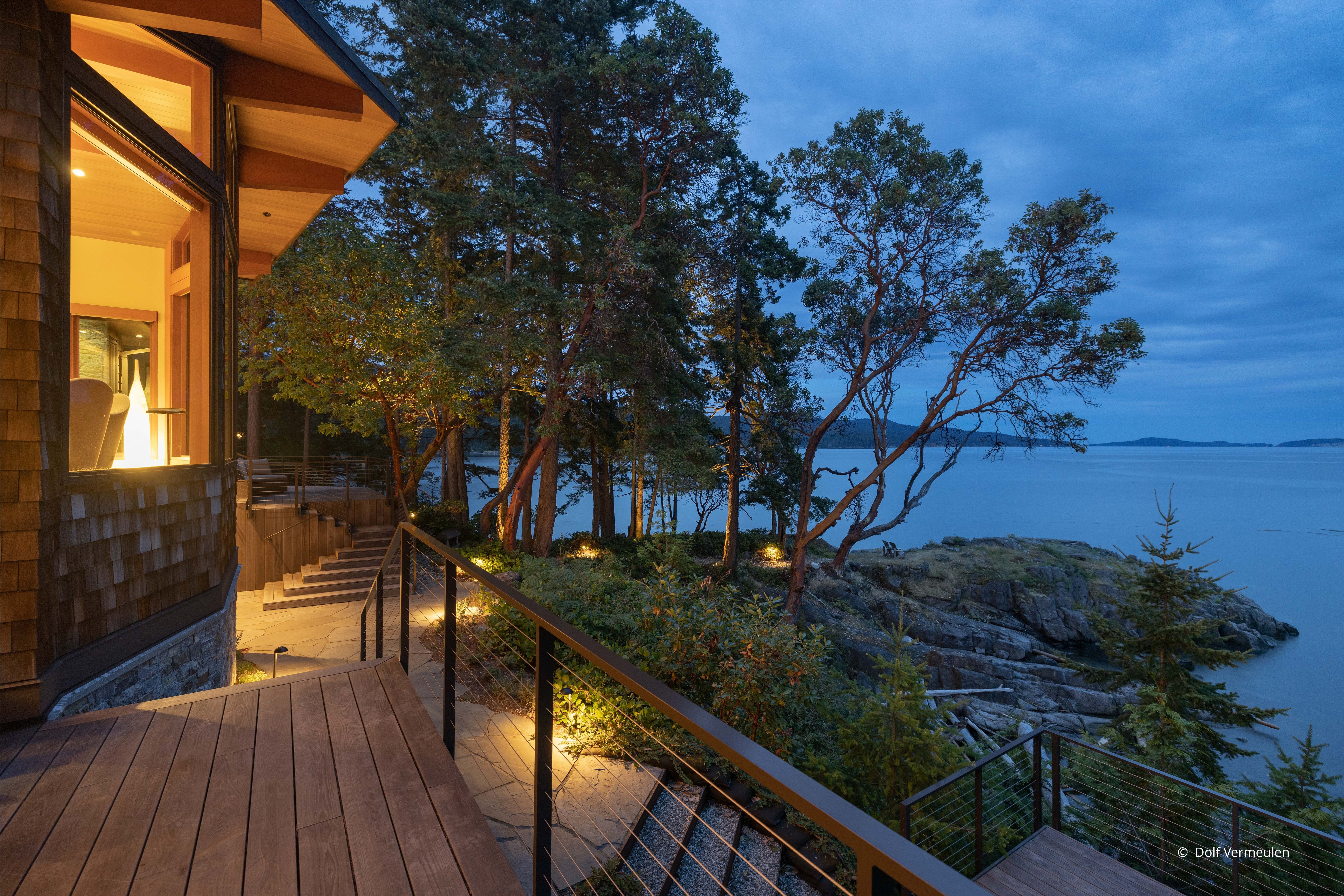AO319 - Exterior of contemporary home with Ultra Series windows and doors