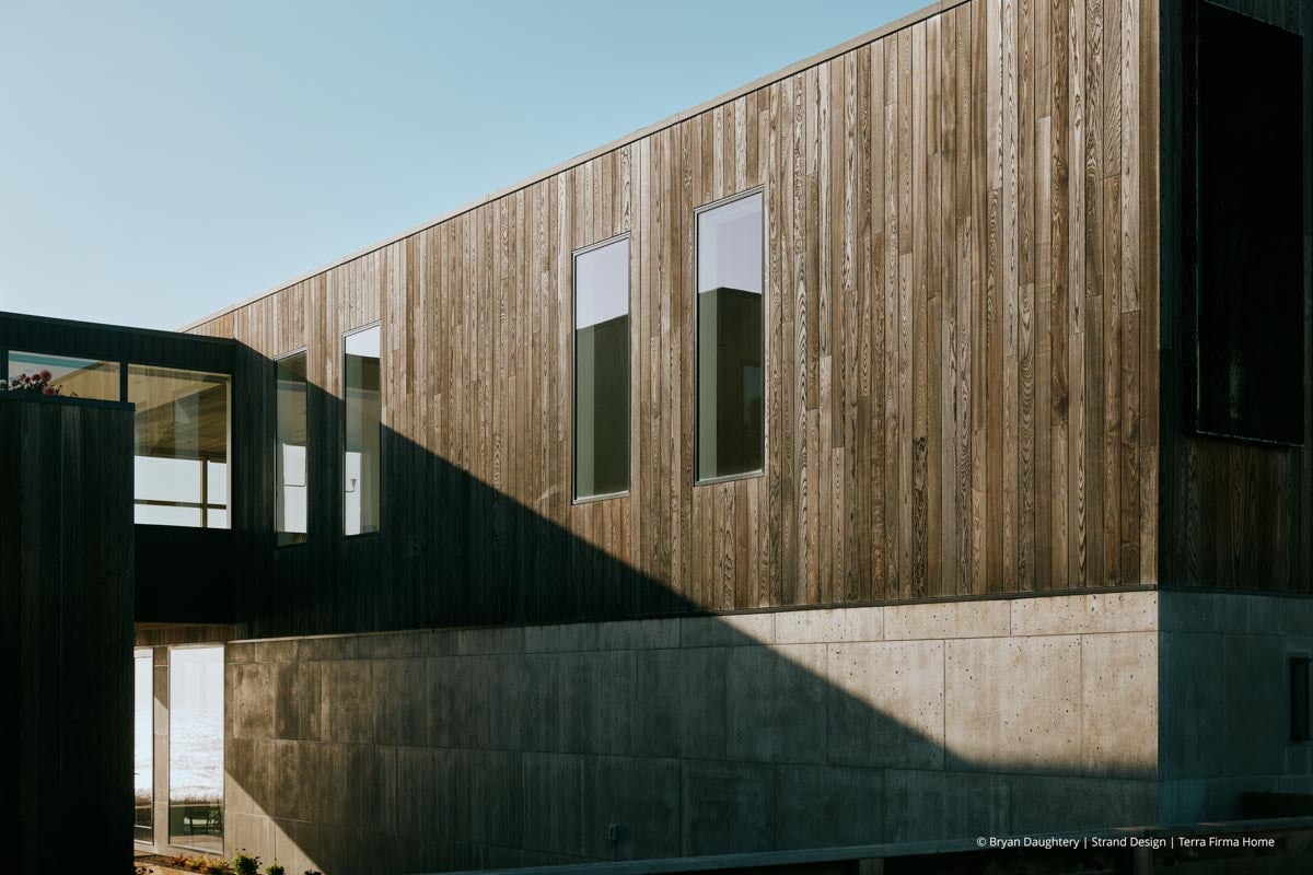 AR210 - Exterior of home with VistaLuxe WD LINE windows