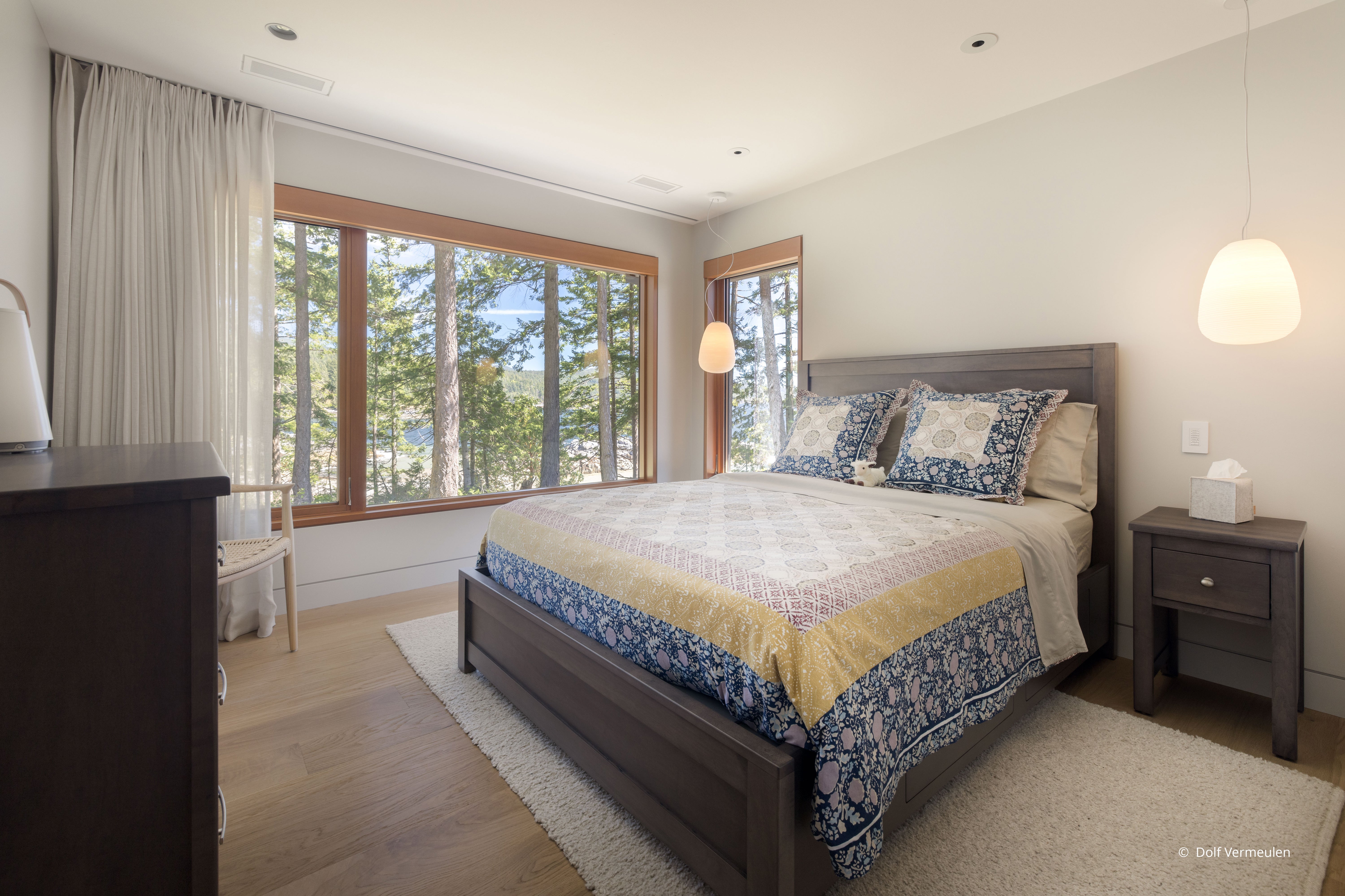 AO345 - Interior of contemporary home with Ultra Series windows and doors
