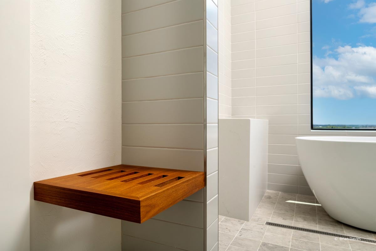 AQ525 - Interior of home with VistaLuxe AL LINE windows and doors