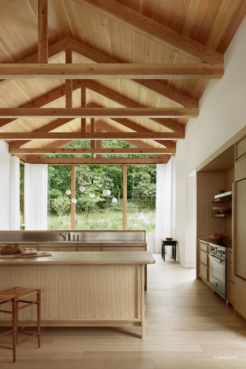 AQ117 - Interior of home with VistaLuxe WD LINE windows and doors
