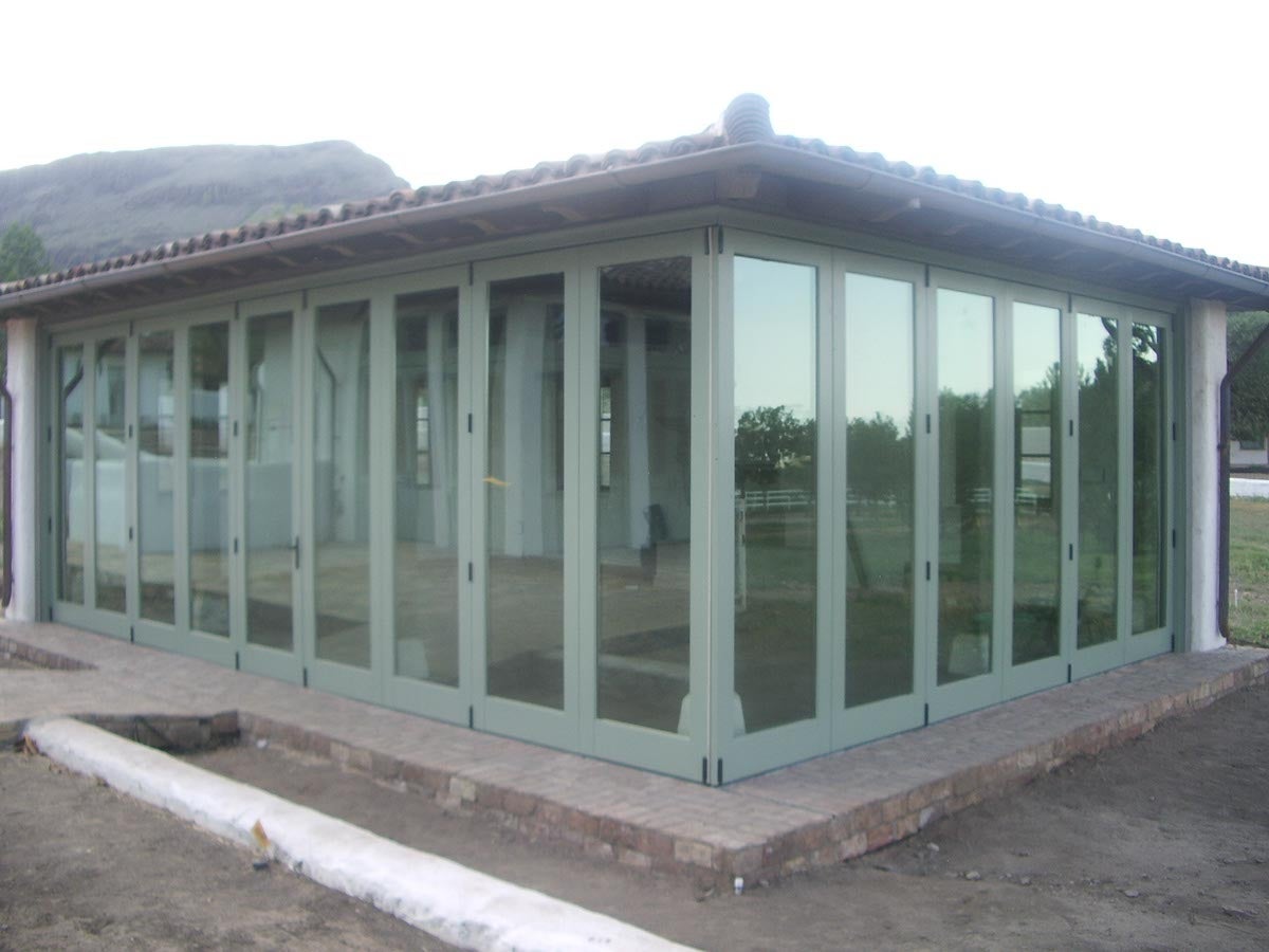 CS44-2, 15-Panel Folding Door Corner Unit (exterior corner view)