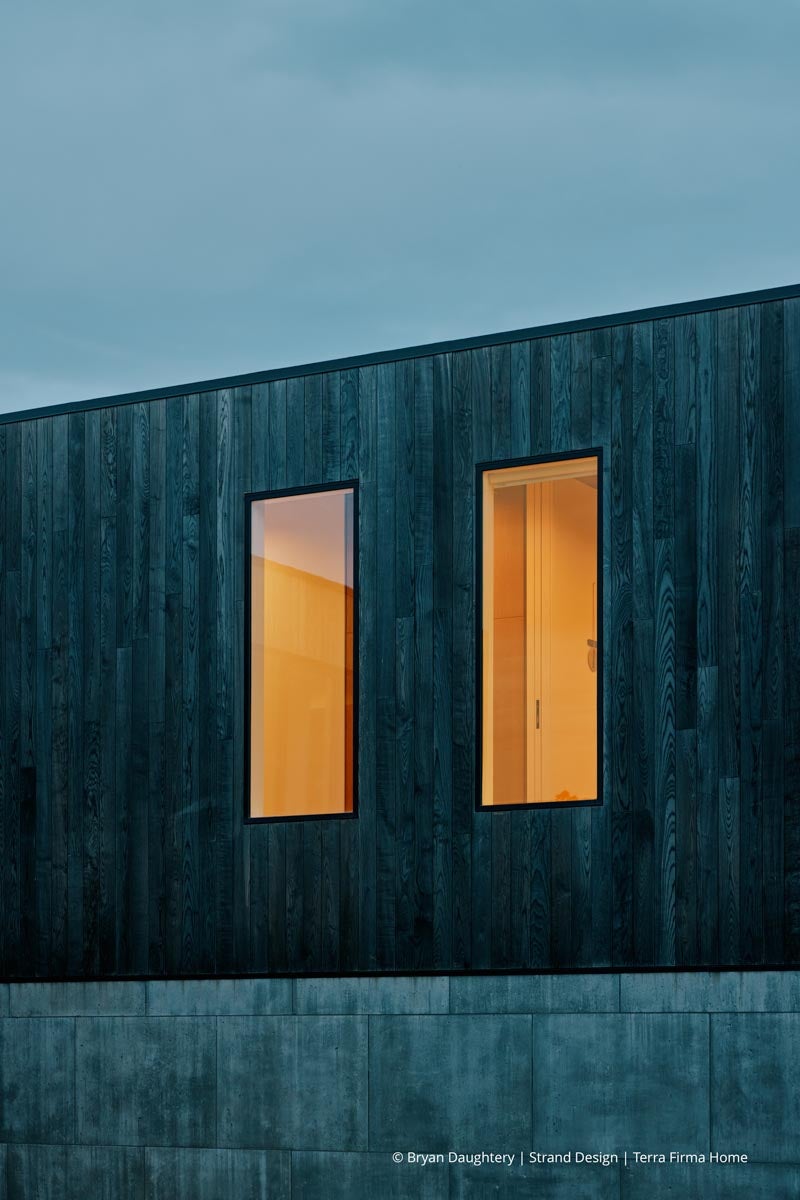 AR258 - Exterior of home with VistaLuxe WD LINE windows
