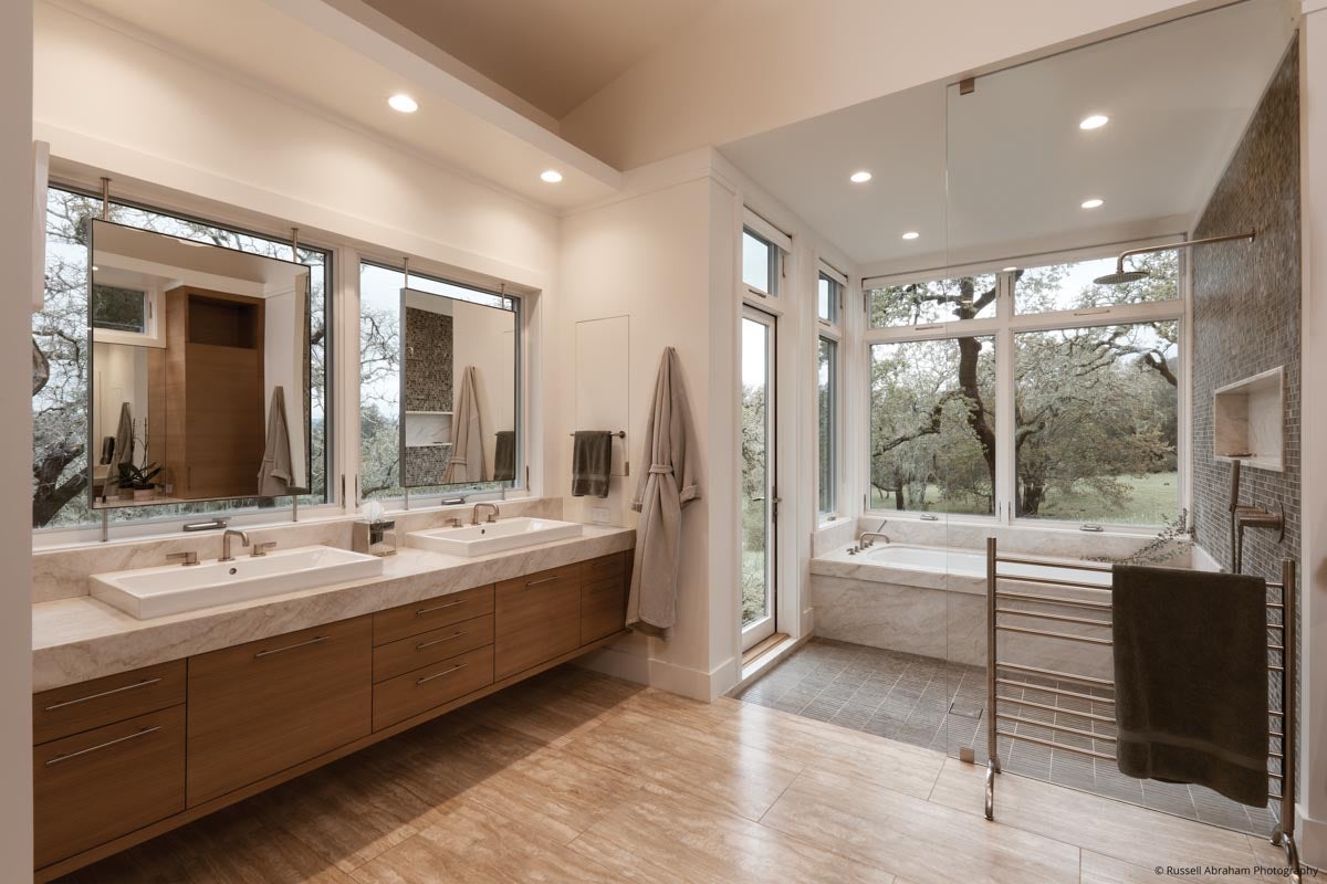 AM225 - Kolbe VistaLuxe WD awnings and swing door in main bathroom
