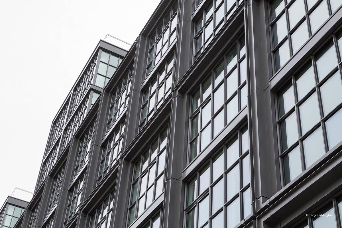 XX112 - Exterior of commercial building with Reynaers window systems