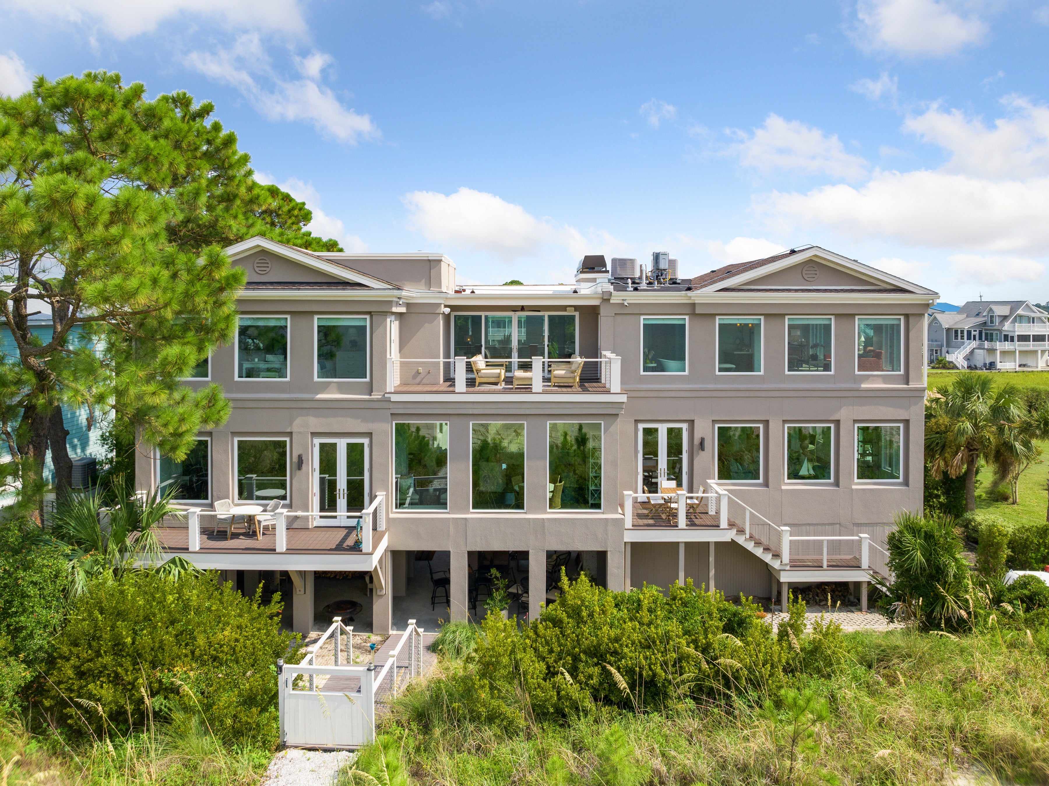 AN504 – Exterior of waterfront home with Ultra windows and doors