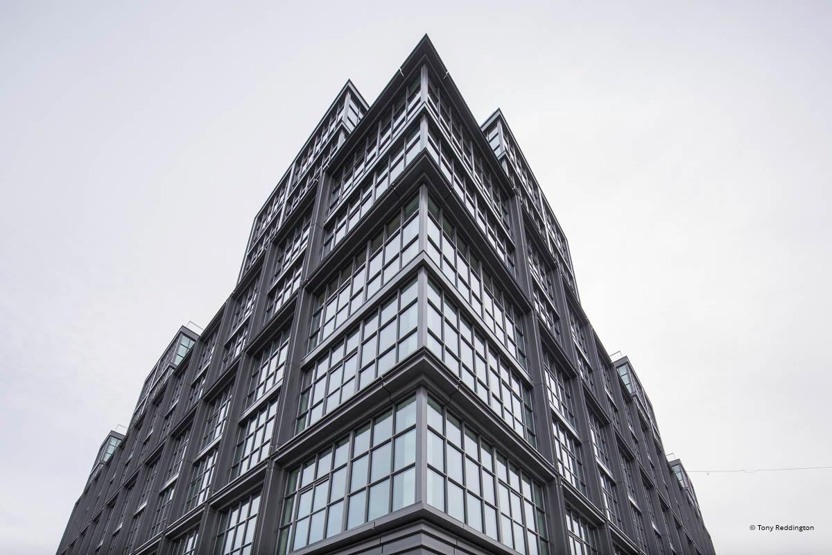 XX119 - Exterior of commercial building with Reynaers window systems