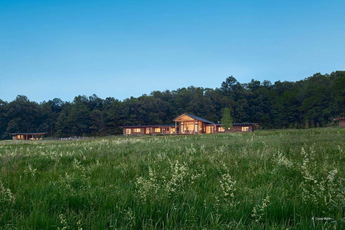 AQ103 - Exterior of home with VistaLuxe WD LINE windows and doors