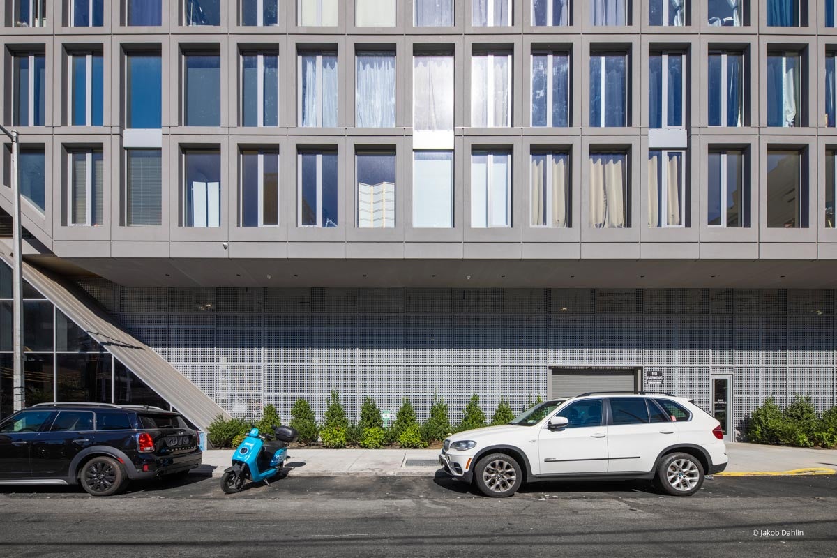 XX205 - Exterior of commercial building with Reynaers window systems