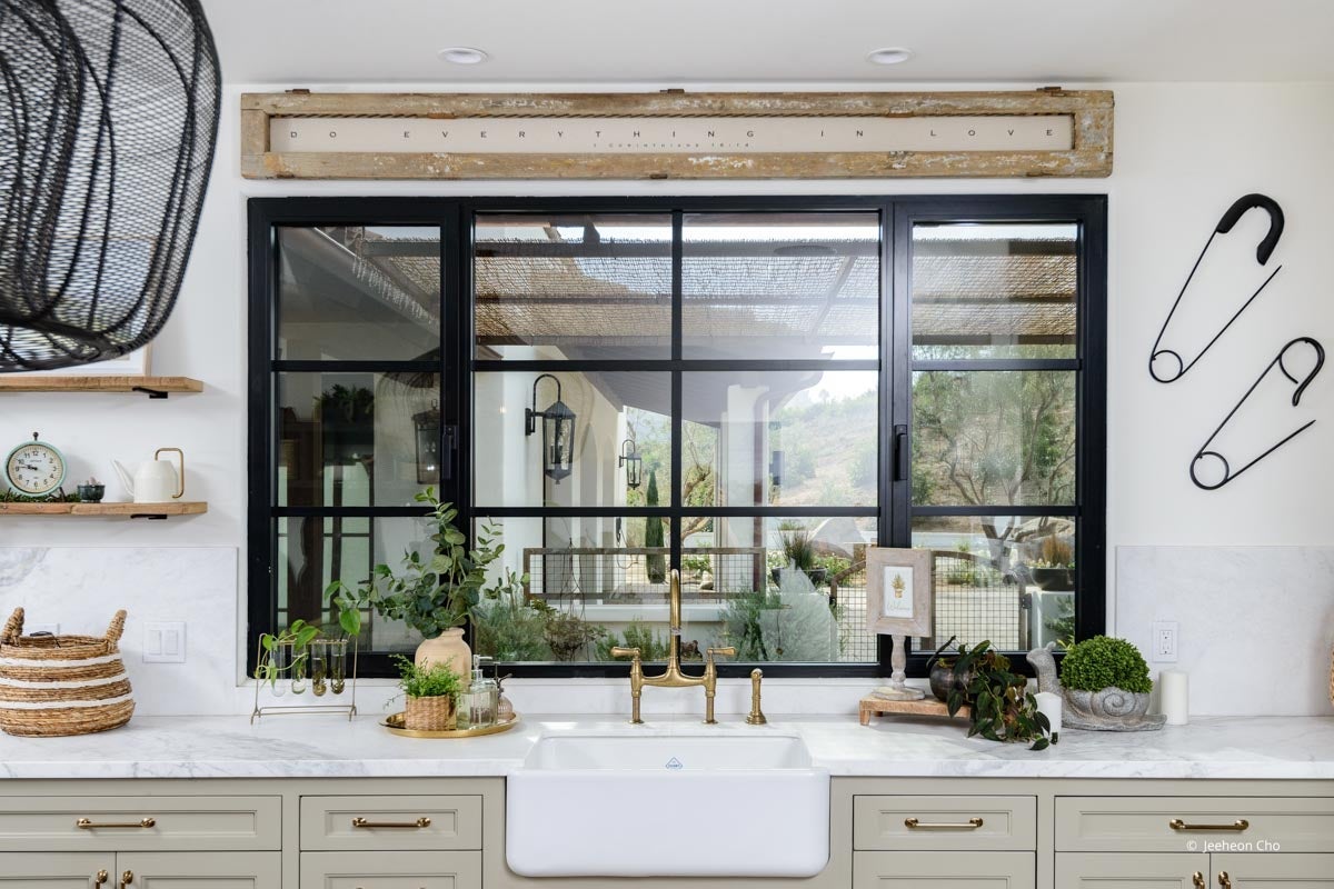 AP247 - Interior of home with VistaLuxe AL LINE windows