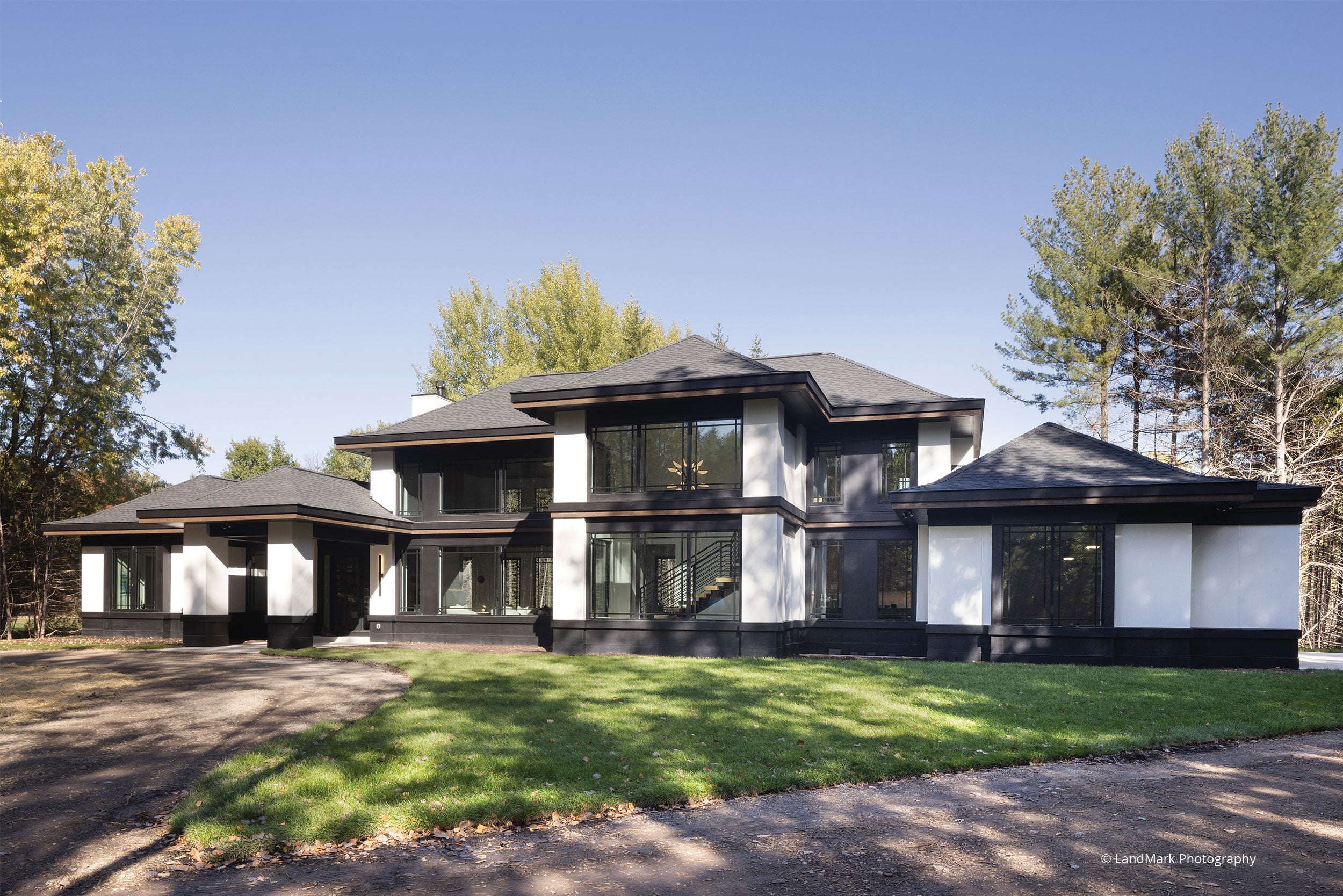AN800 - Front of contemporary home with VistaLuxe windows and doors
