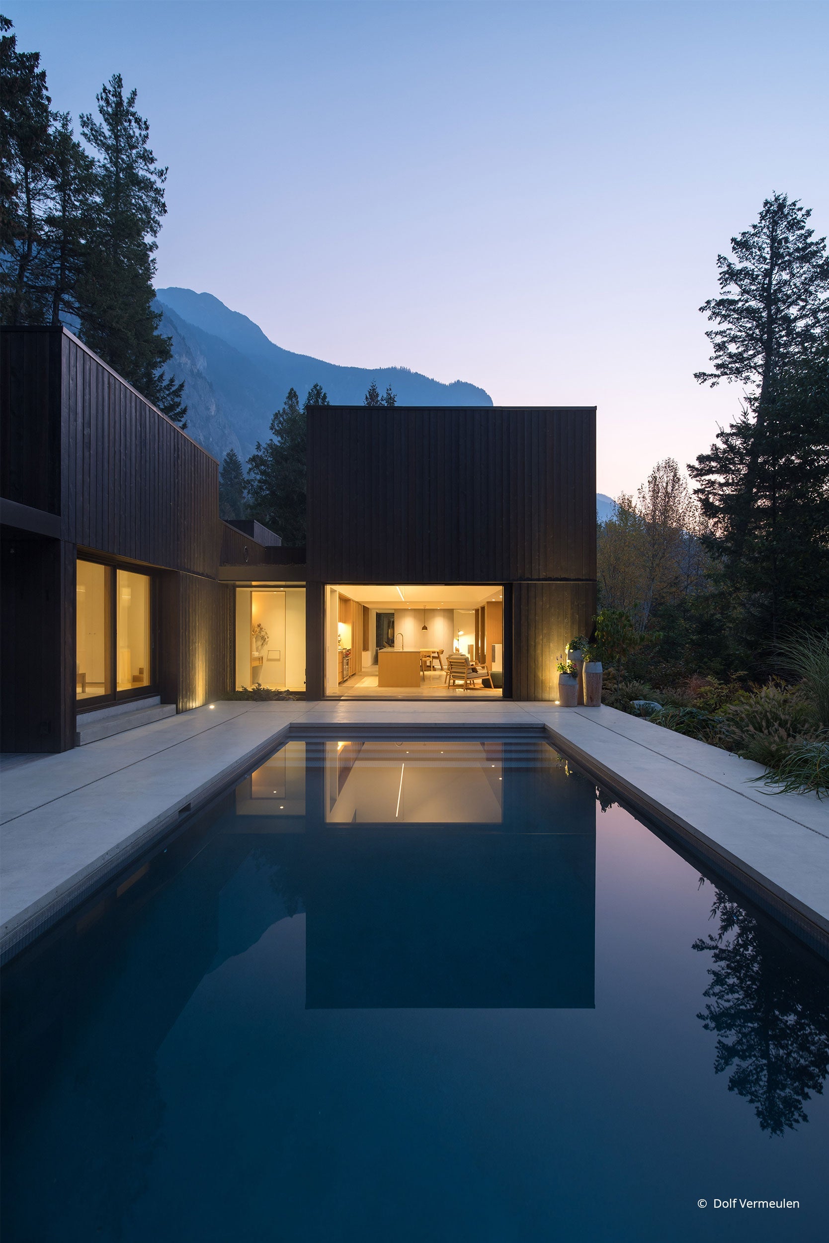 AO226 - Backyard of contemporary home with VistaLuxe windows and doors