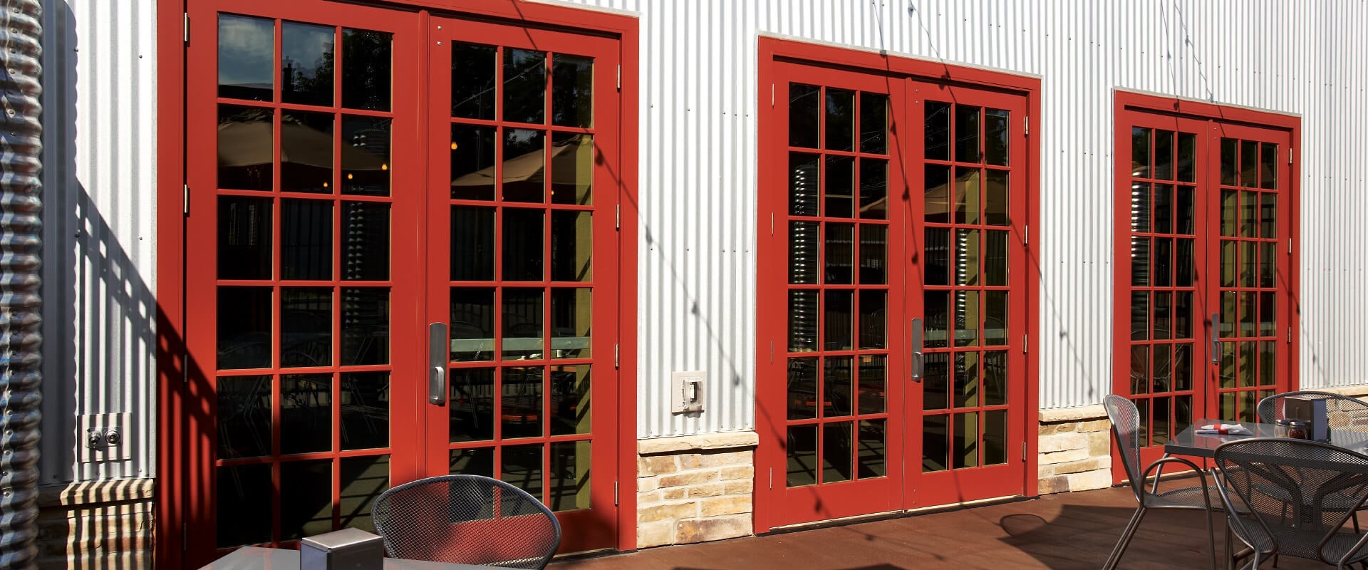 L800-Ultra-CommercialDoors-hero_1.jpg