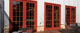 L800-Ultra-CommercialDoors-hero_1.jpg