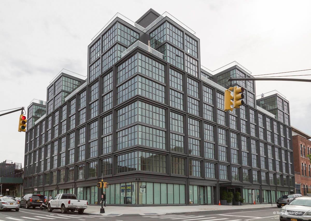 XX100 - Exterior of commercial building with Reynaers window systems