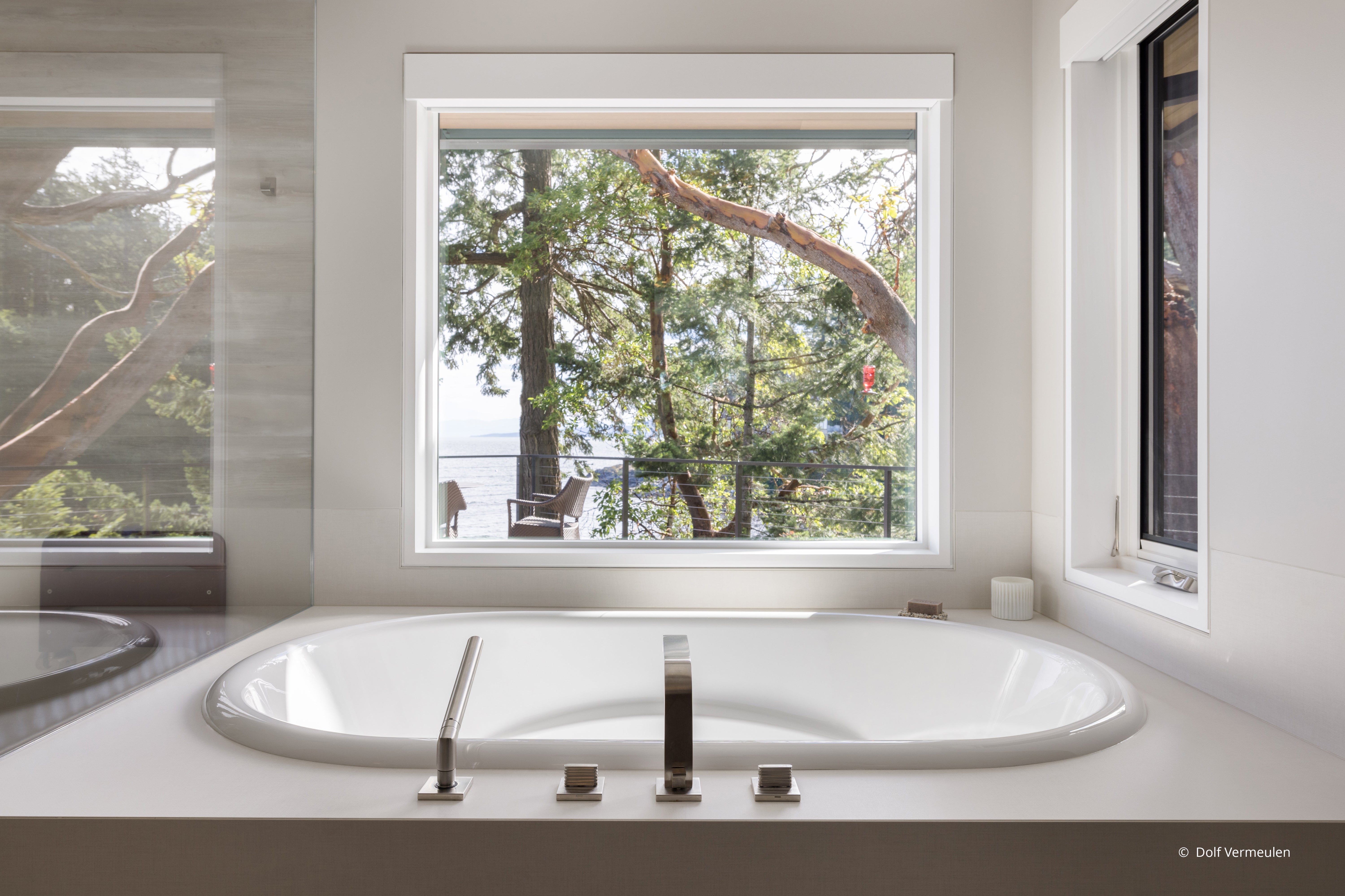 AO343 - Interior of contemporary home with Ultra Series windows and doors