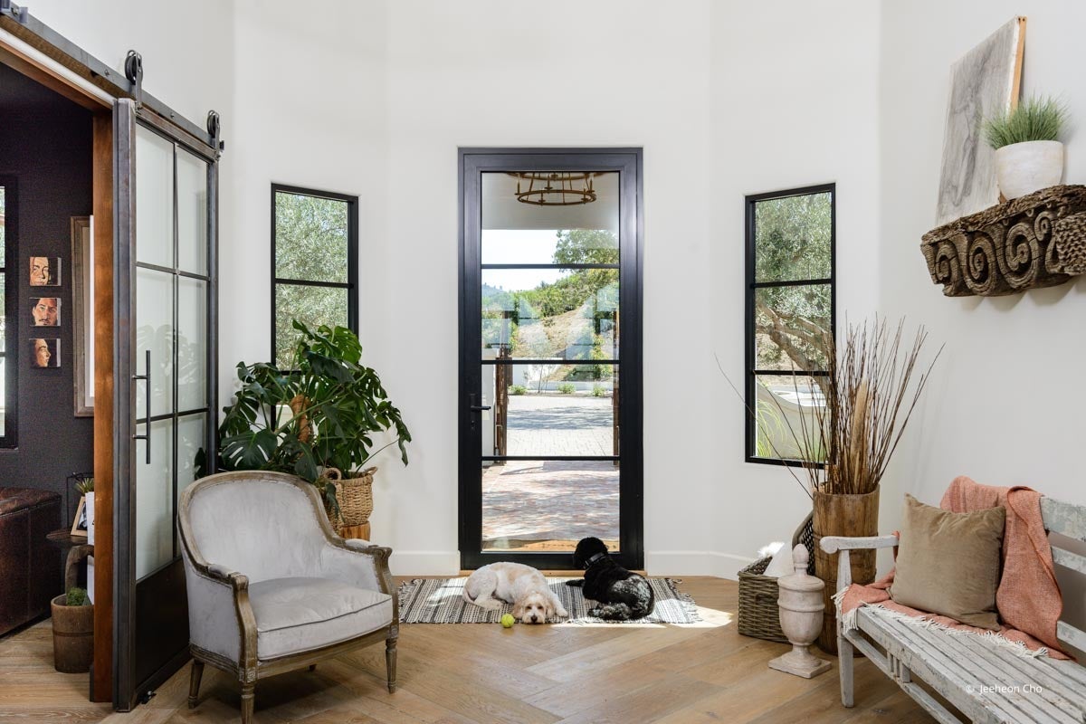 AP294 - Interior of home with VistaLuxe AL LINE windows and doors