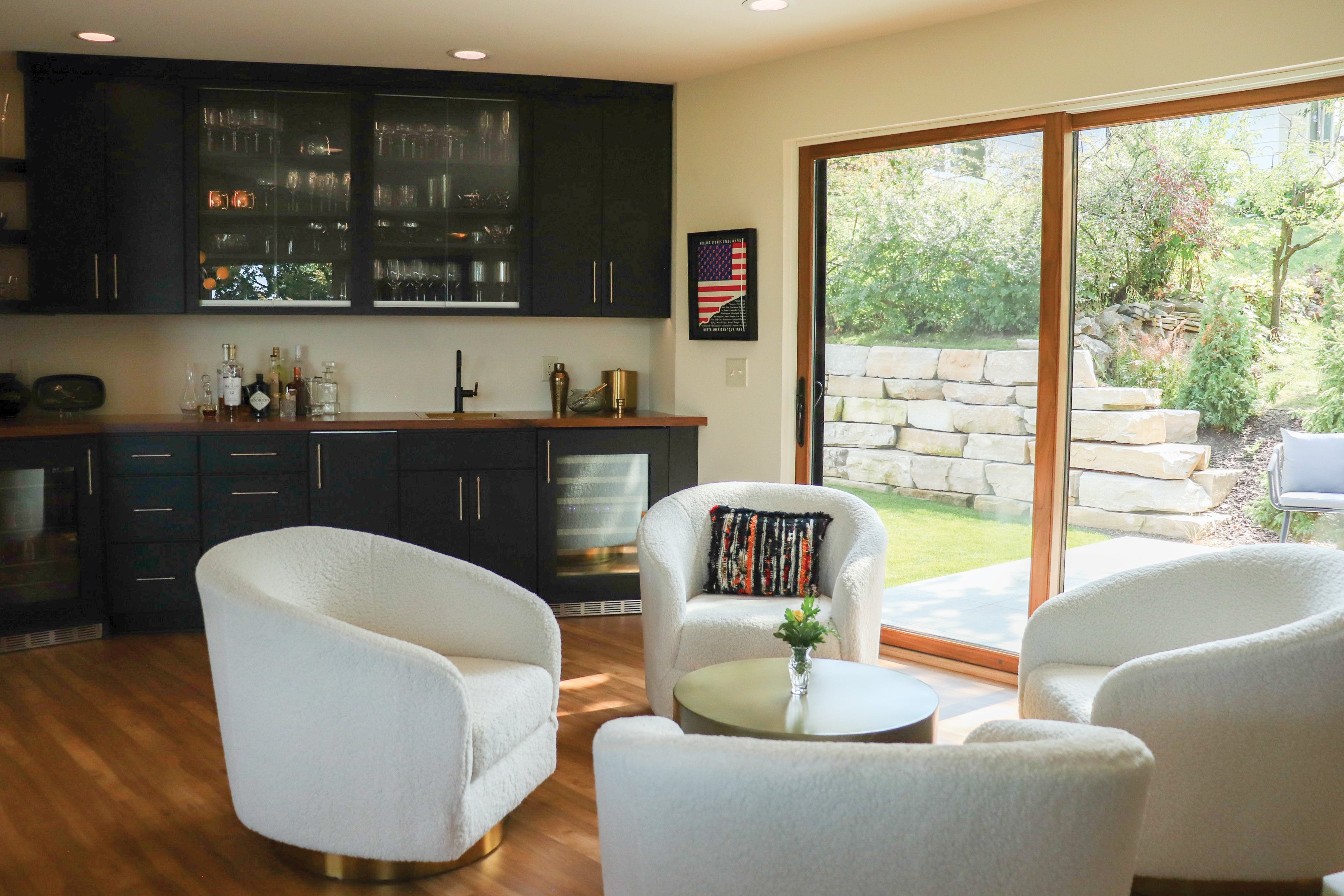 AN416 - Interior of contemporary home with Ultra Series door