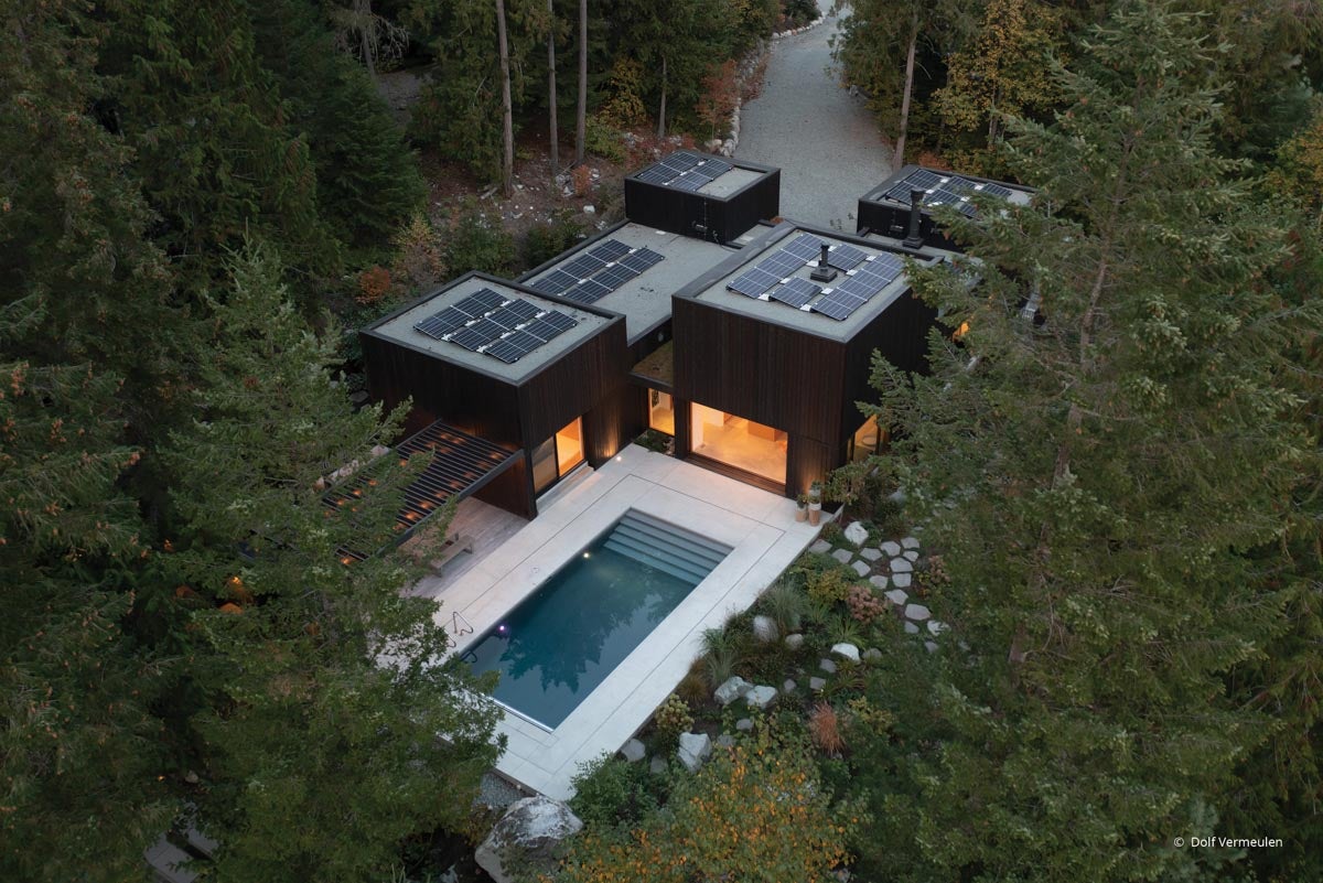 AO207 - Backyard of contemporary home with VistaLuxe windows and doors