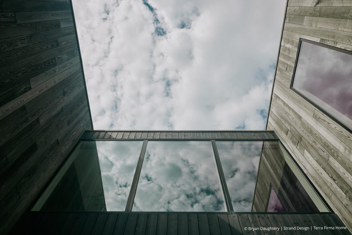 AR209 - Exterior of home with VistaLuxe WD LINE windows