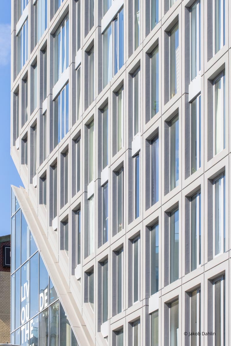 XX222 - Exterior of commercial building with Reynaers window systems