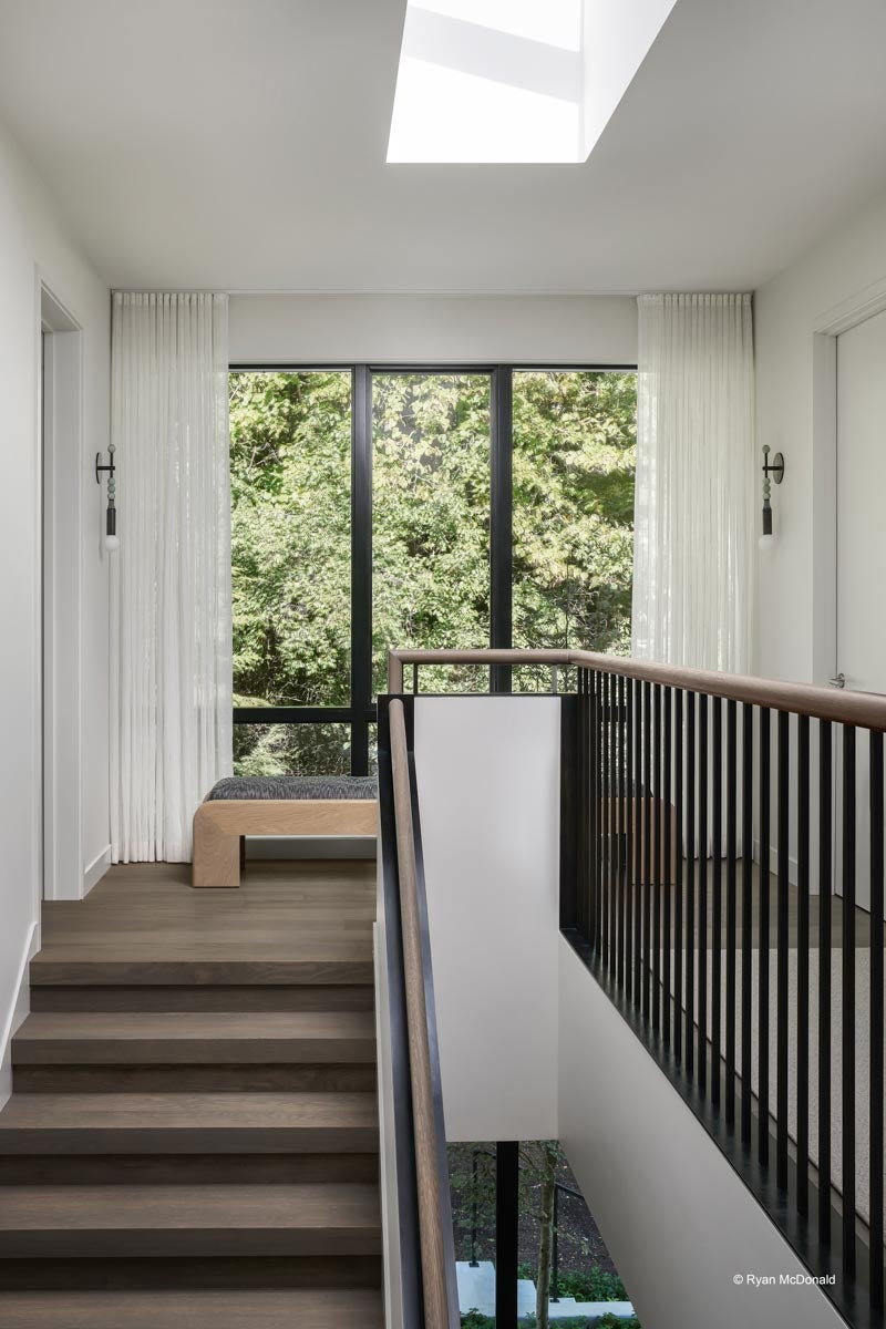 AR320 - Interior of home with VistaLuxe WD LINE windows and doors