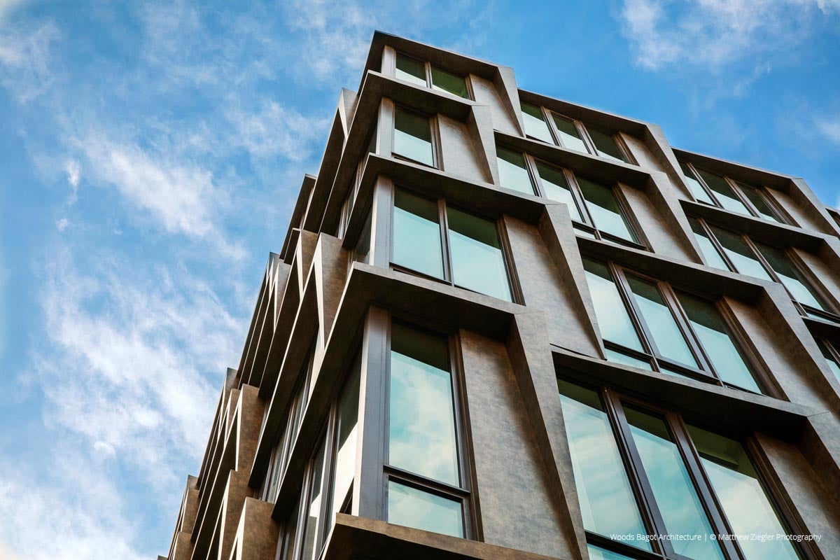 XX302 - Exterior of commercial building with Reynaers window systems