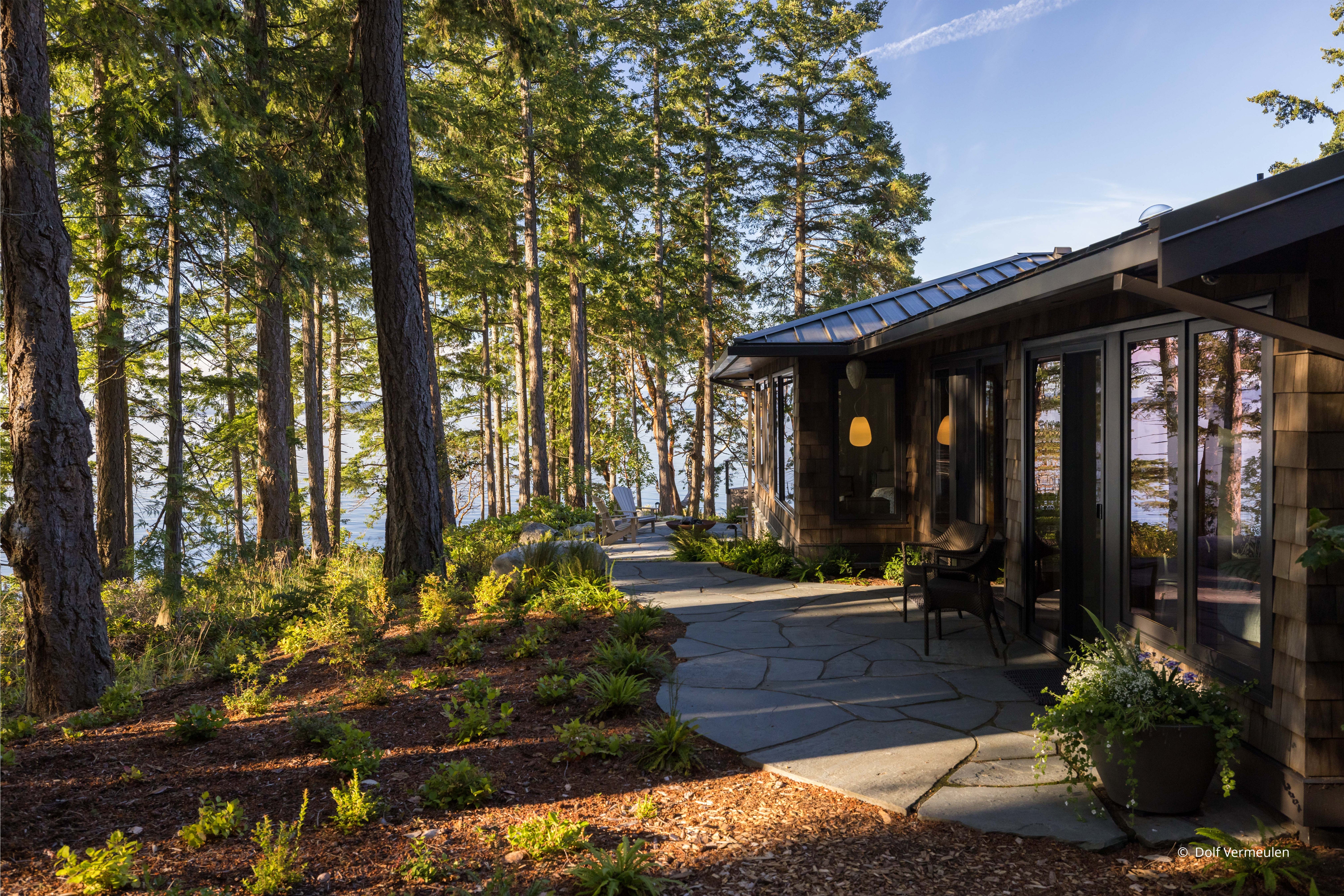 AO305 - Exterior of contemporary home with Ultra Series windows and doors