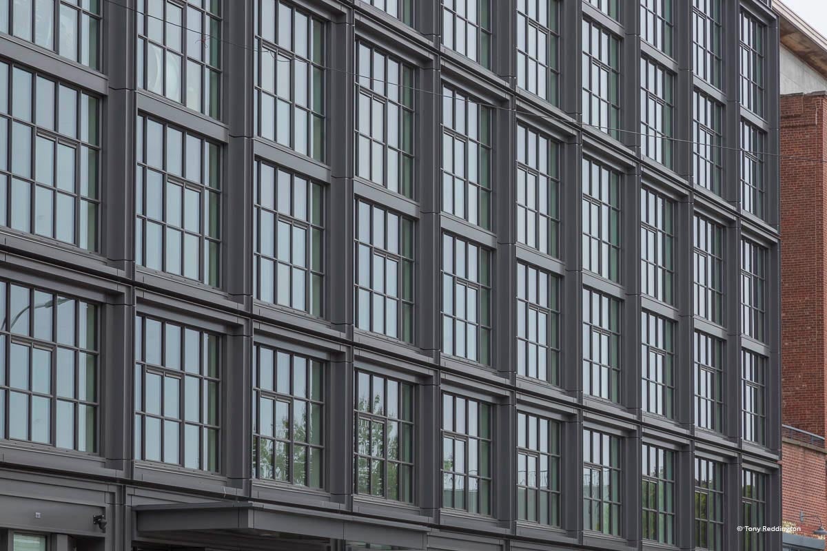 XX106 - Exterior of commercial building with Reynaers window systems