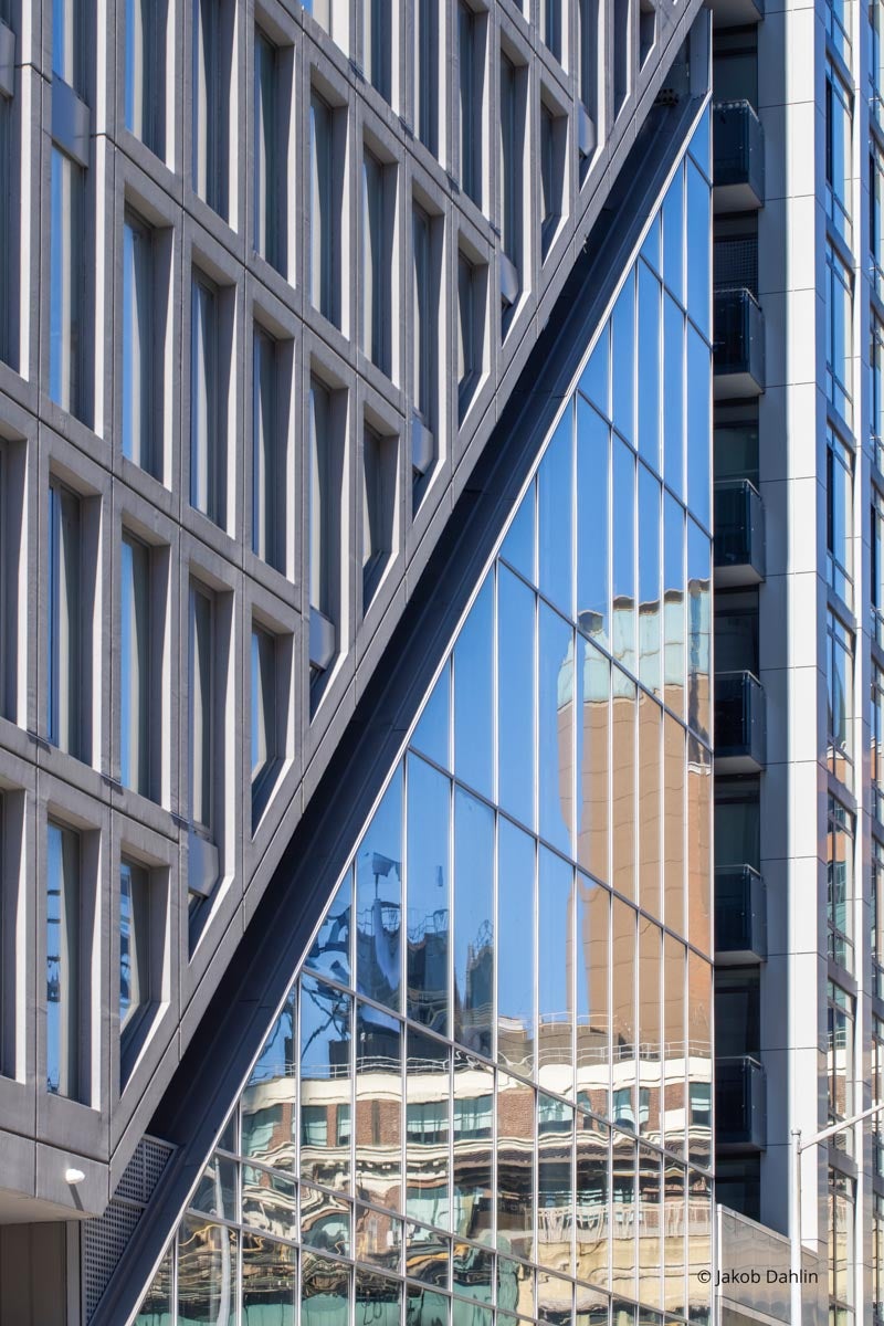 XX211 - Exterior of commercial building with Reynaers window systems