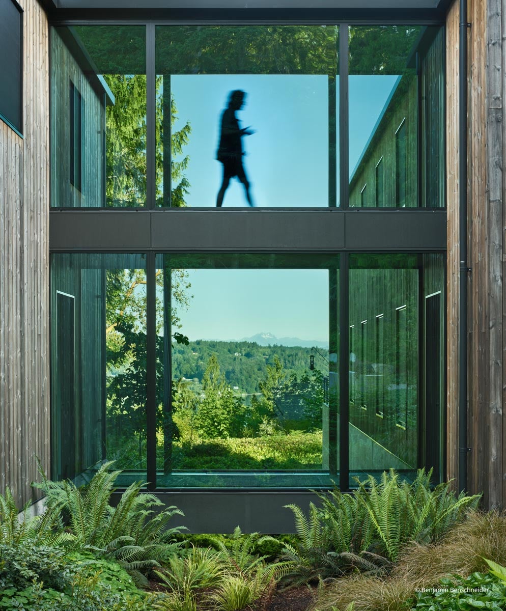 AR704 - Exterior of home with VistaLuxe AL LINE windows and doors