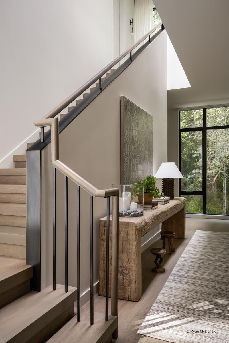 AR319 - Interior of home with VistaLuxe WD LINE windows and doors