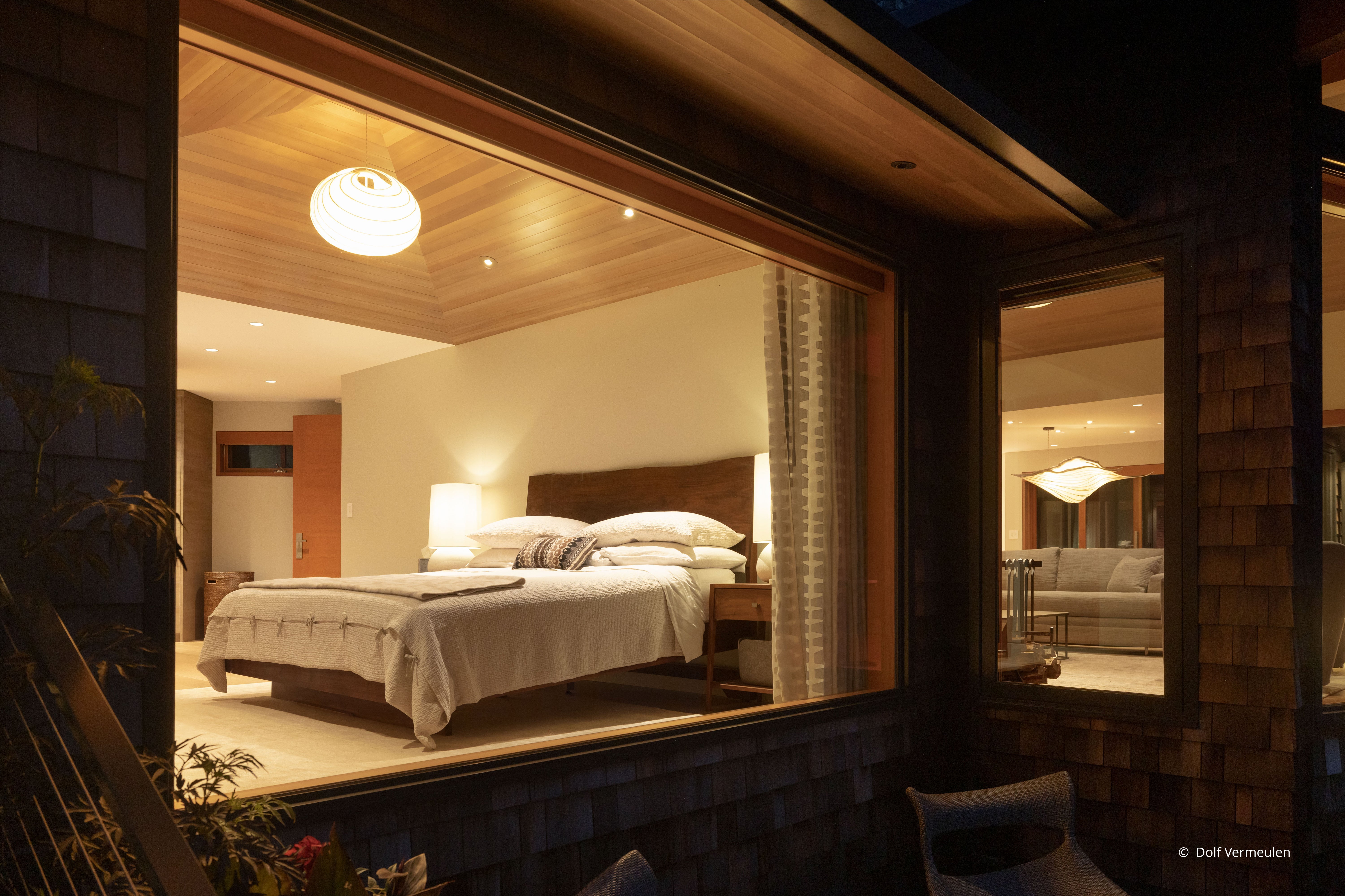 AO320 - Exterior of contemporary home with Ultra Series windows and doors