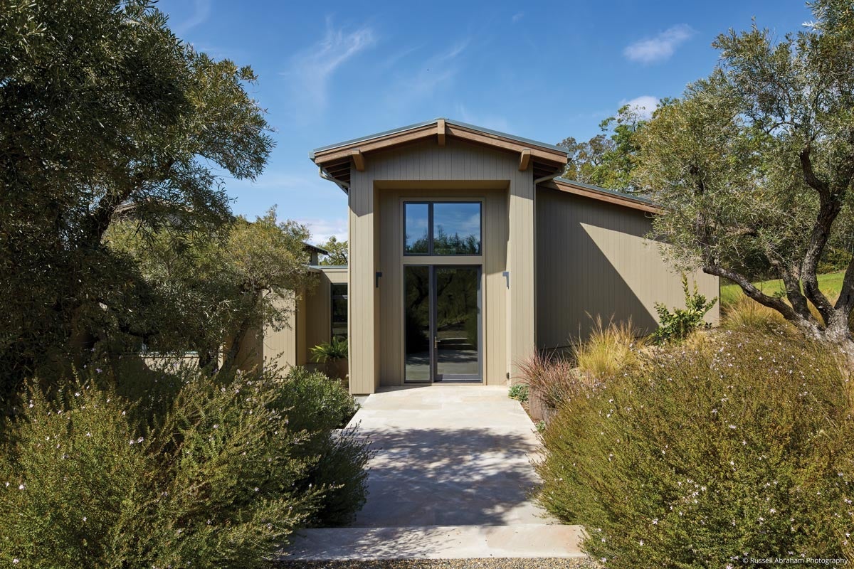 AM200 - front door entrance - VistaLuxe WD swing door with sidelite and transom